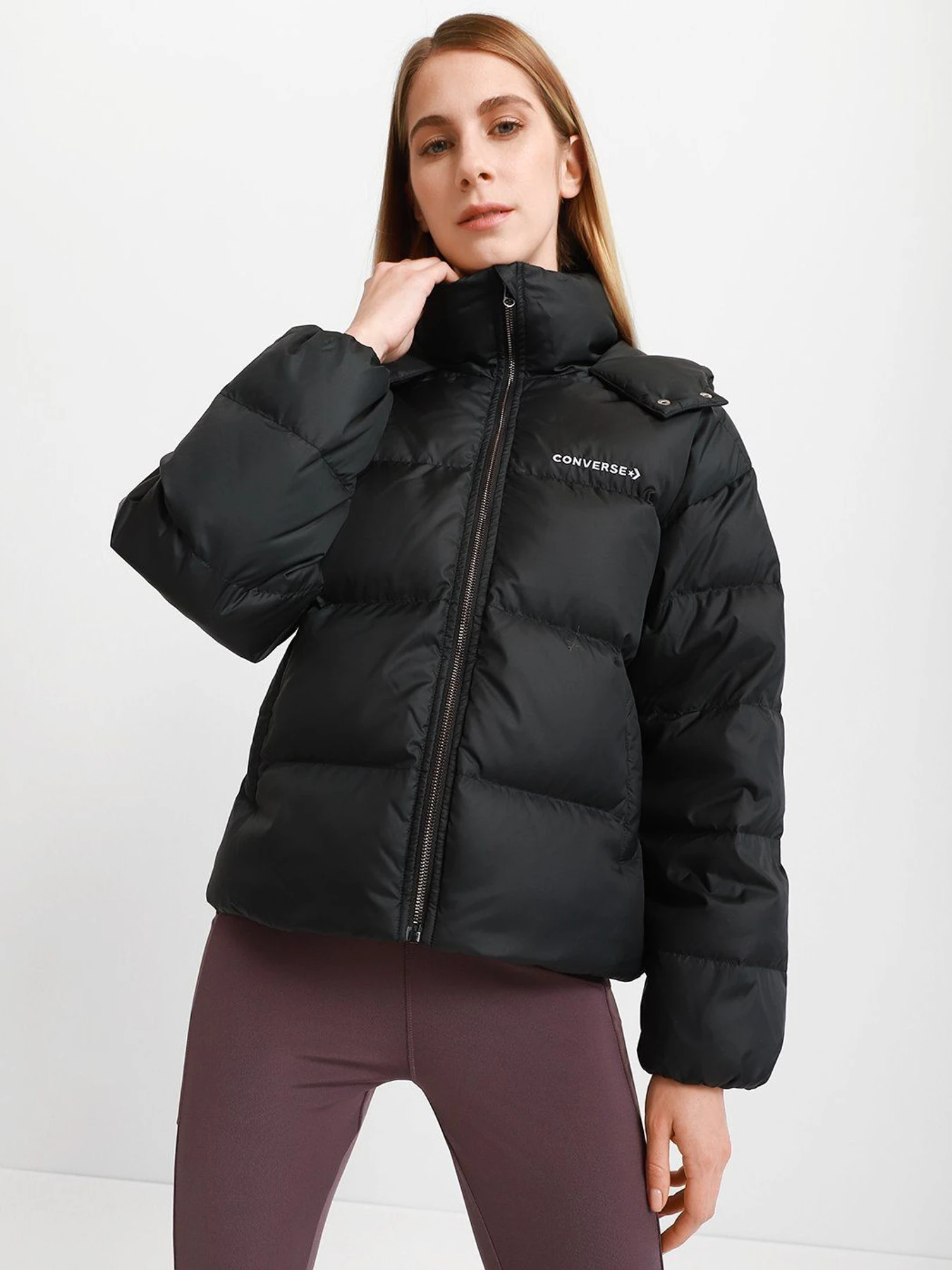 Куртки та дублянки CONVERSE Short Down Jacket Entry Level модель 10021998-001 Куртки та дублянки CONVERSE Short Down Jacket Entry Level модель 10021998-001 Фото