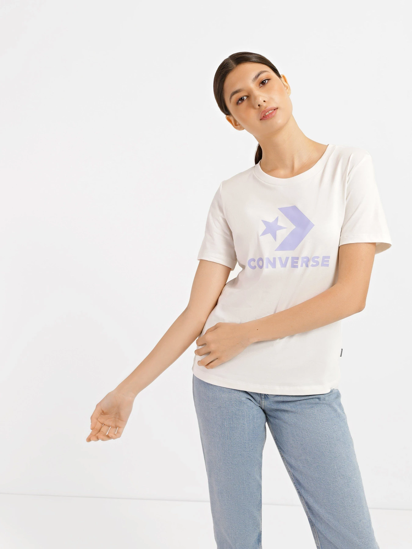 Футболки і поло CONVERSE Center Front Logo модель 10018569-103 Футболки і поло CONVERSE Center Front Logo модель 10018569-103 Фото