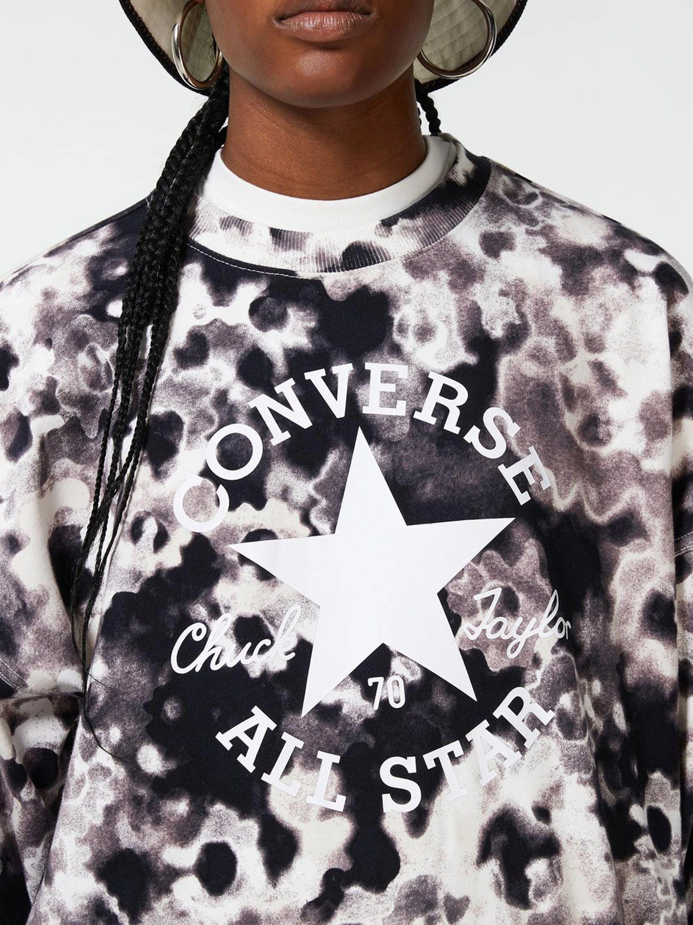 Худи и свитшоты CONVERSE Floral Chuck Patch модель 10023196-001 Худи и свитшоты CONVERSE Floral Chuck Patch модель 10023196-001 Фото