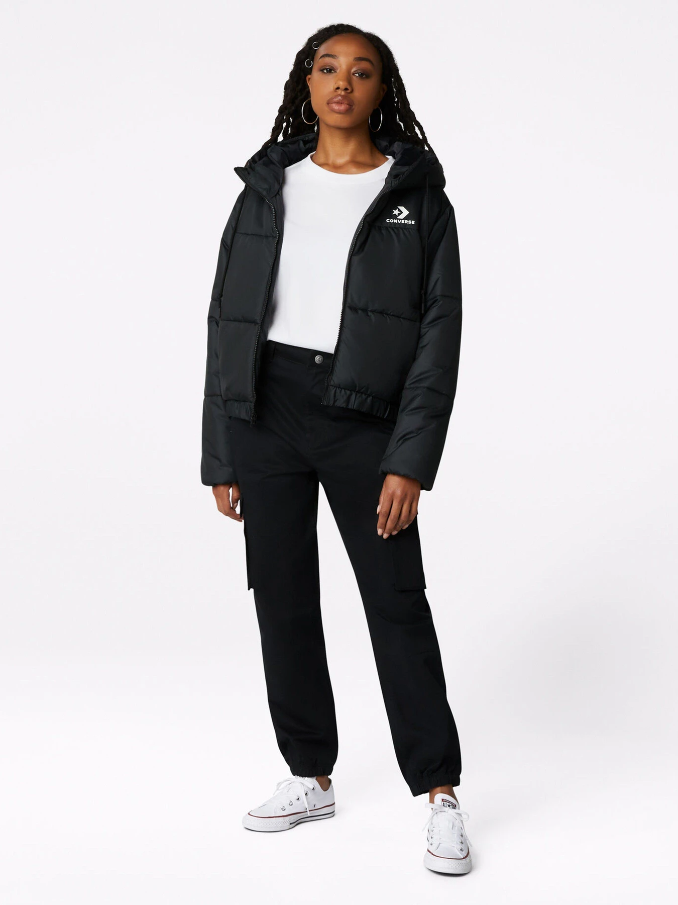 Куртки и дубленки CONVERSE Short Hooded Puffer модель 10023736-001 Куртки и дубленки CONVERSE Short Hooded Puffer модель 10023736-001 Фото