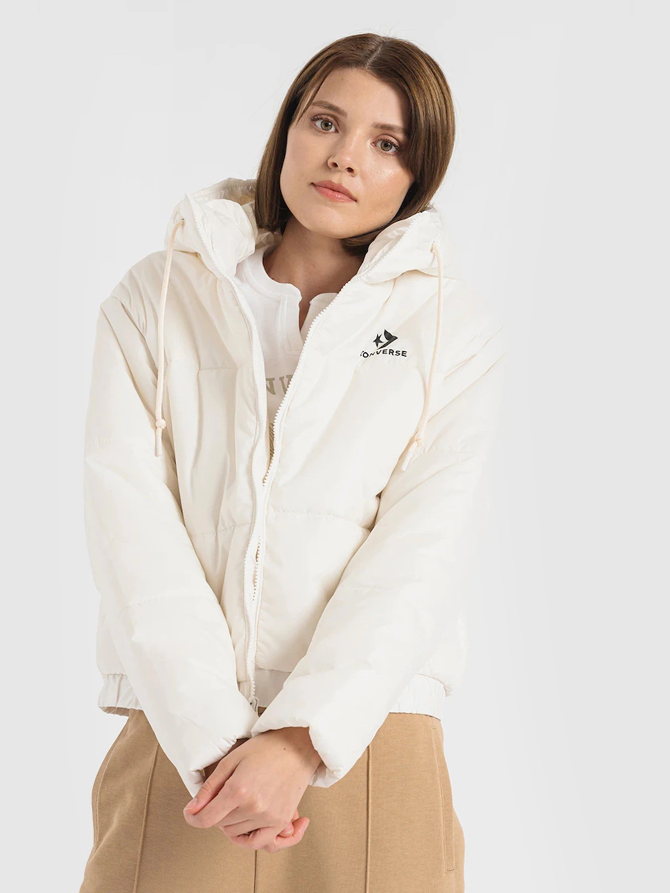 Куртки и дубленки CONVERSE Short Hooded Puffer модель 10023736-281 Куртки и дубленки CONVERSE Short Hooded Puffer модель 10023736-281 Фото