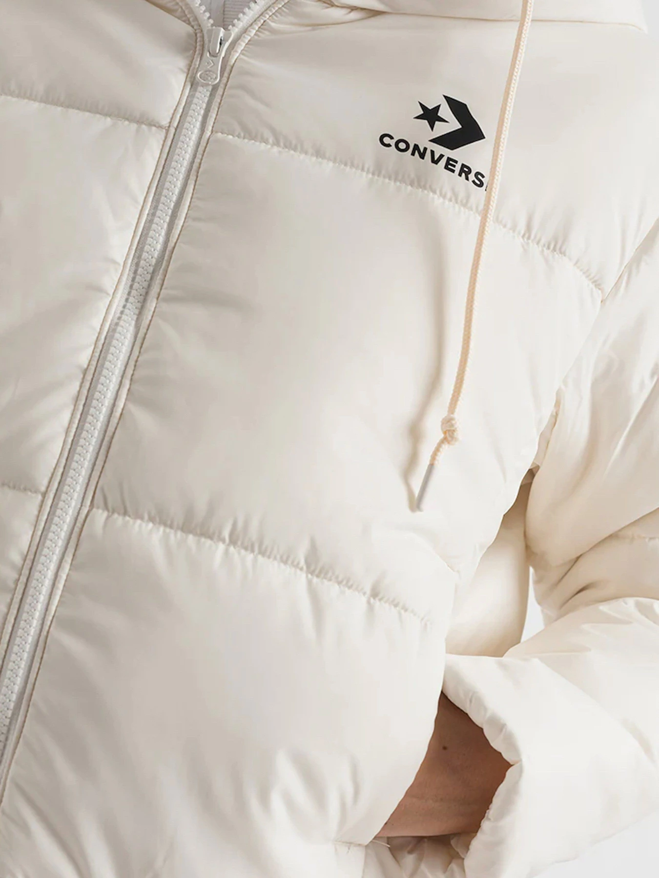 Куртки и дубленки CONVERSE Short Hooded Puffer модель 10023736-281 Куртки и дубленки CONVERSE Short Hooded Puffer модель 10023736-281 Фото