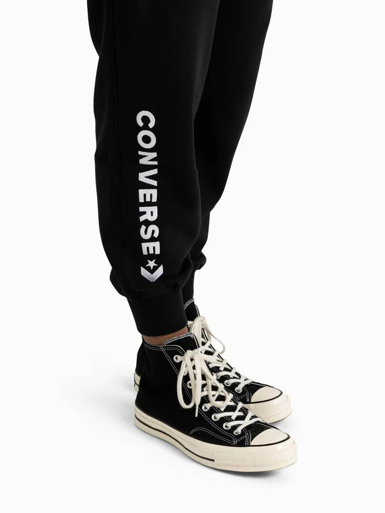 Штани CONVERSE Wordmark Fleece Emb модель 10024542-001 Штани CONVERSE Wordmark Fleece Emb модель 10024542-001 Фото