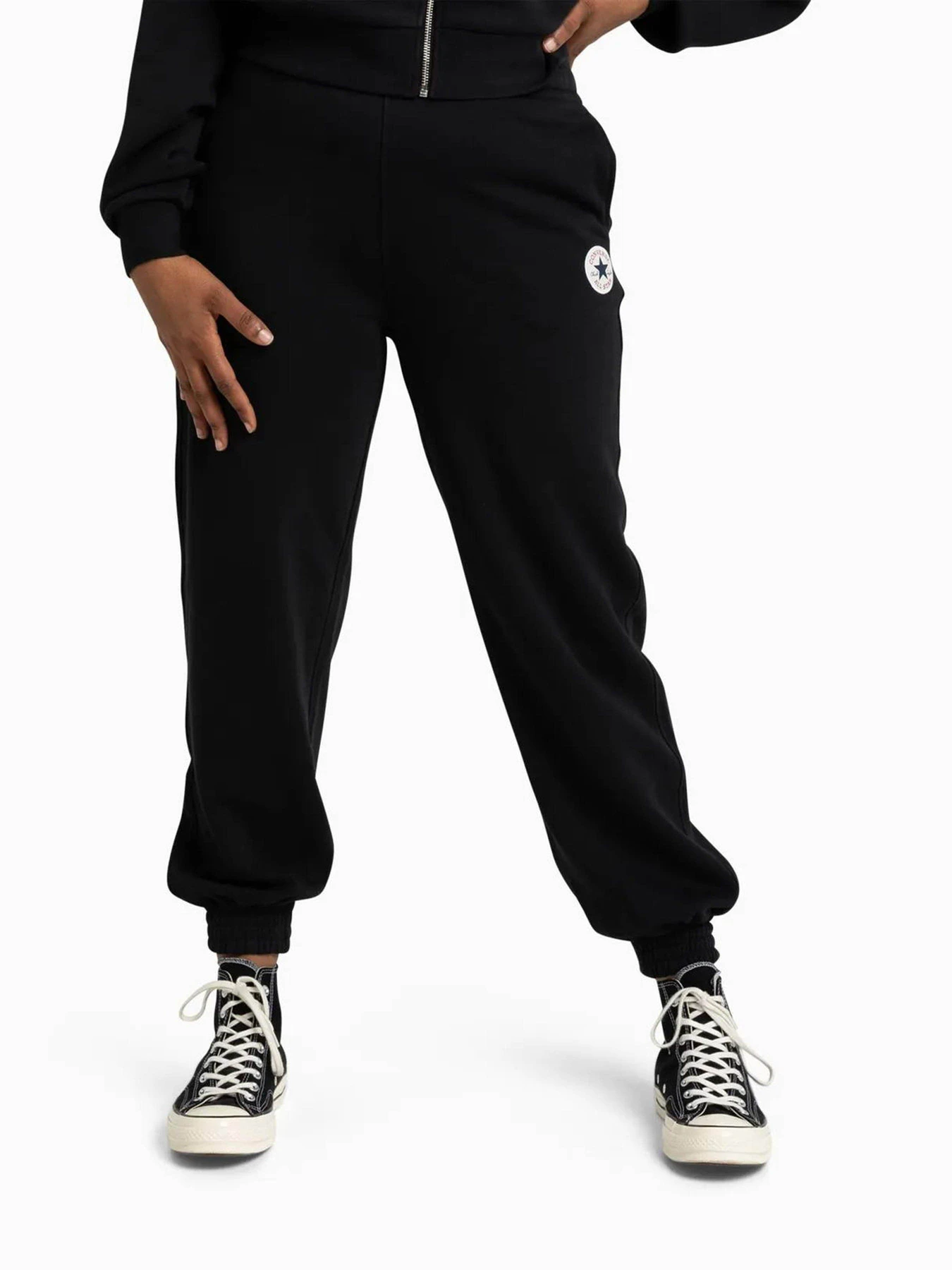 Штани CONVERSE Classic Fit Wearers Left Star Chev Emb Fleece модель 10025889-001 Штани CONVERSE Classic Fit Wearers Left Star Chev Emb Fleece модель 10025889-001 Фото