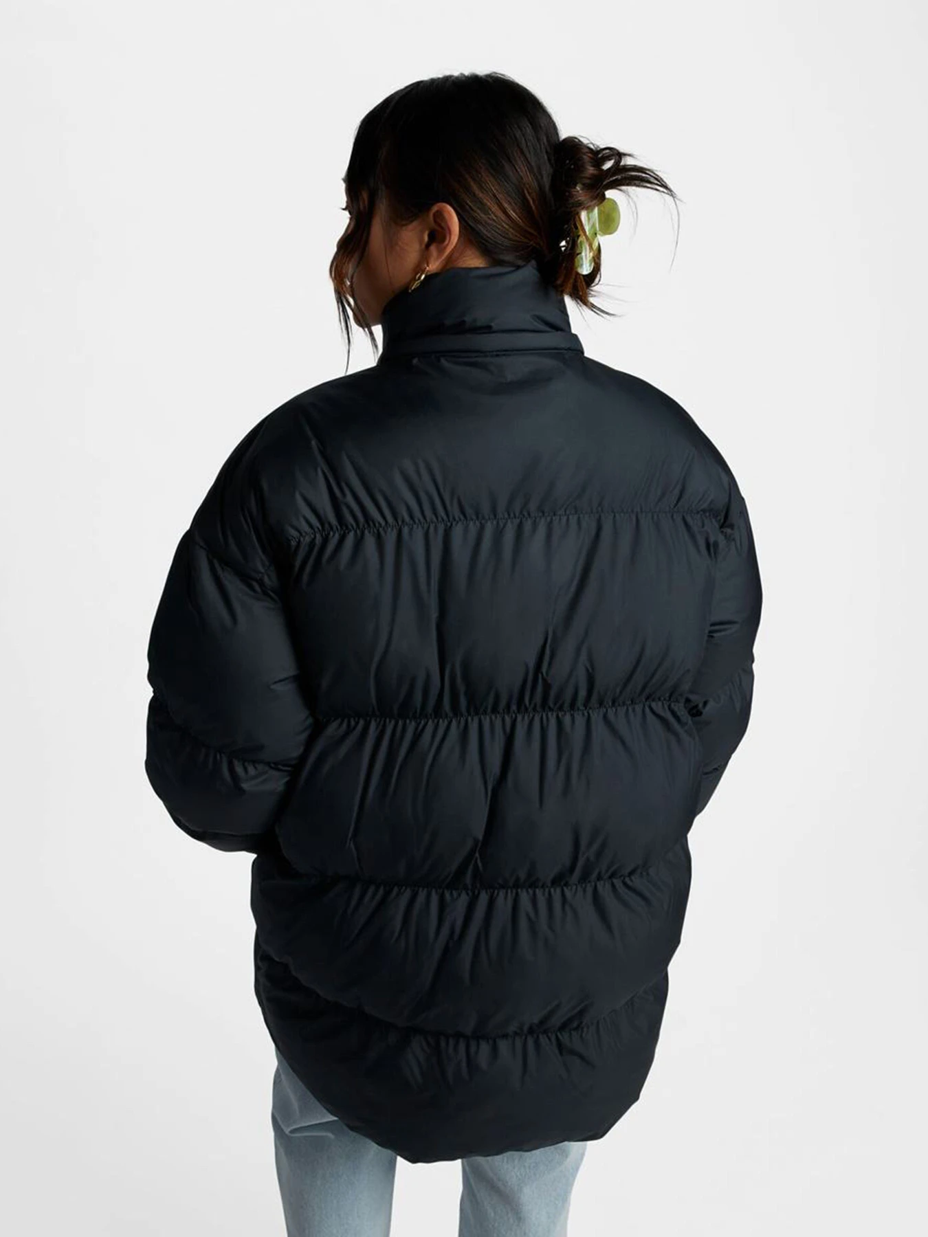 Куртки и дубленки CONVERSE Oversized Super Puffer модель 10025202-001 Куртки и дубленки CONVERSE Oversized Super Puffer модель 10025202-001 Фото