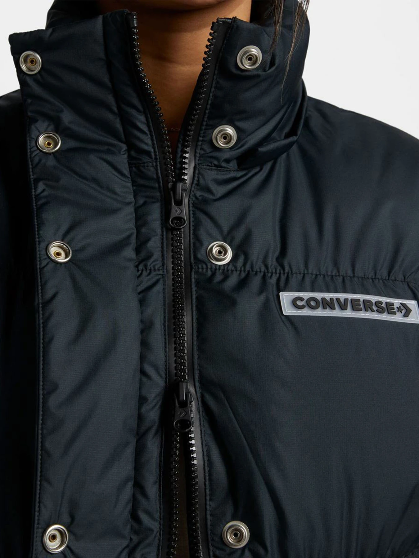 Куртки и дубленки CONVERSE Oversized Super Puffer модель 10025202-001 Куртки и дубленки CONVERSE Oversized Super Puffer модель 10025202-001 Фото