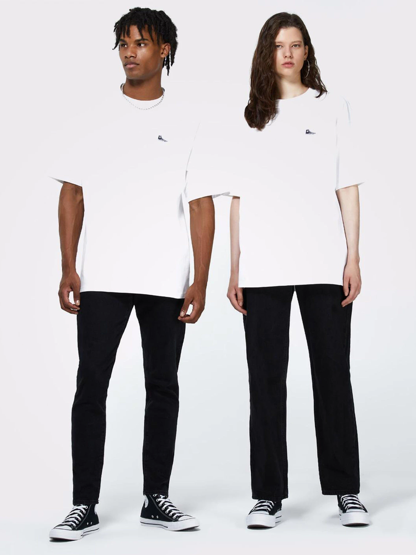 Футболки і поло CONVERSE Chuck Taylor Sneaker Patch Crew Neck модель 10020931-102 Футболки і поло CONVERSE Chuck Taylor Sneaker Patch Crew Neck модель 10020931-102 Фото