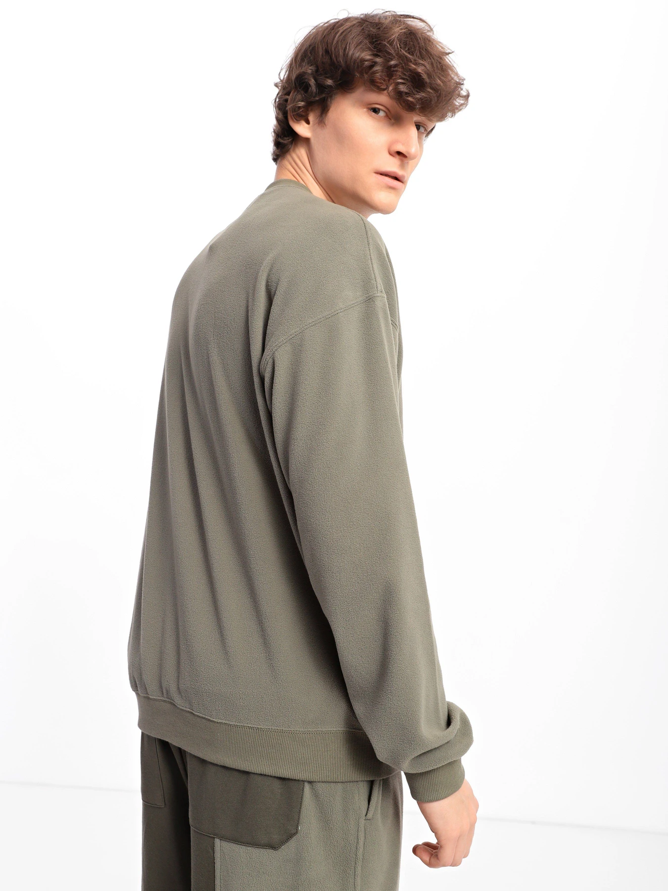 Худи и свитшоты CONVERSE Pocket Fleece Crew модель 10023764-306 Худи и свитшоты CONVERSE Pocket Fleece Crew модель 10023764-306 Фото