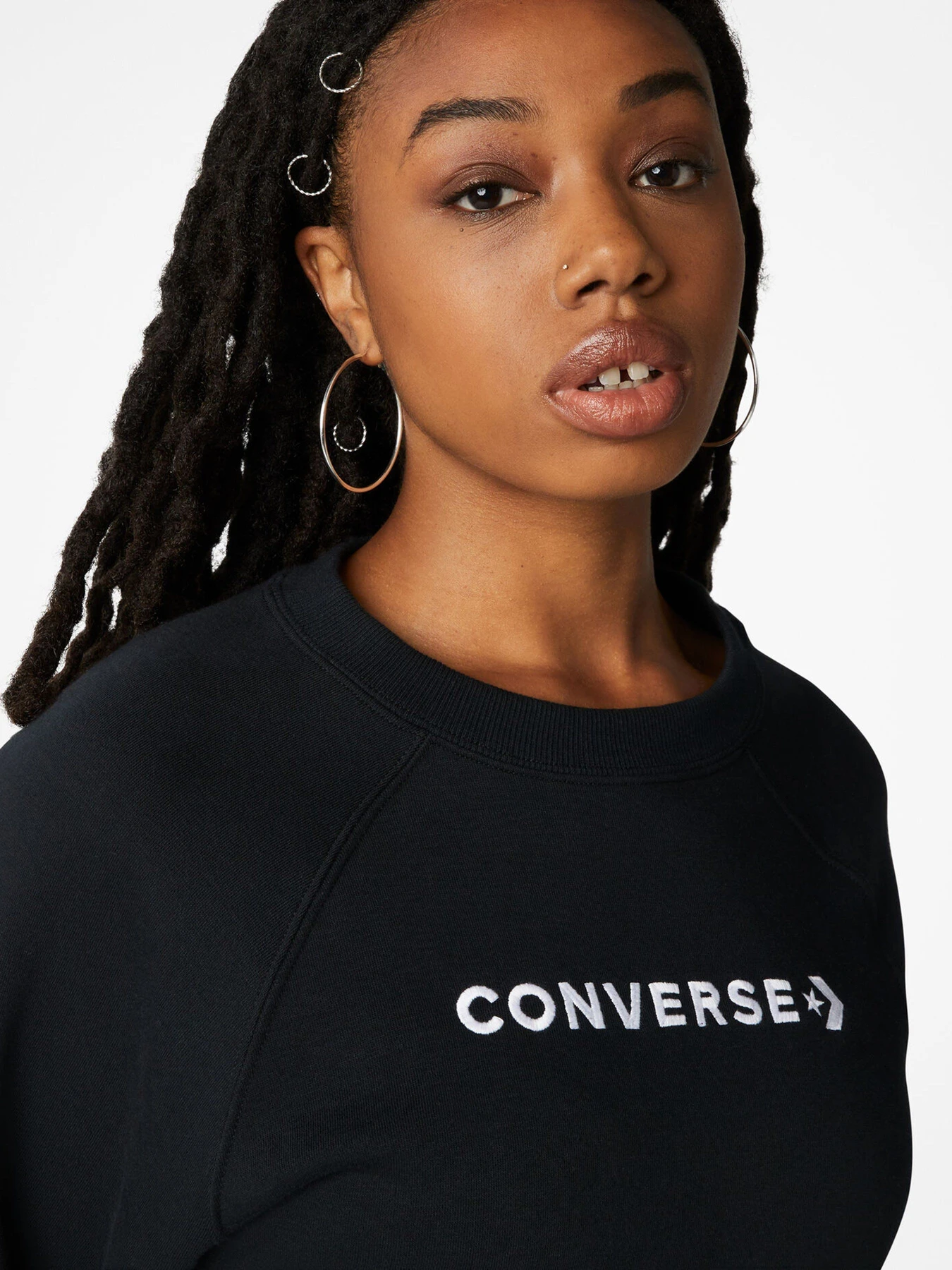 Худи и свитшоты CONVERSE STRIP WORDMARK FLEECE модель 10023716-001 Худи и свитшоты CONVERSE STRIP WORDMARK FLEECE модель 10023716-001 Фото
