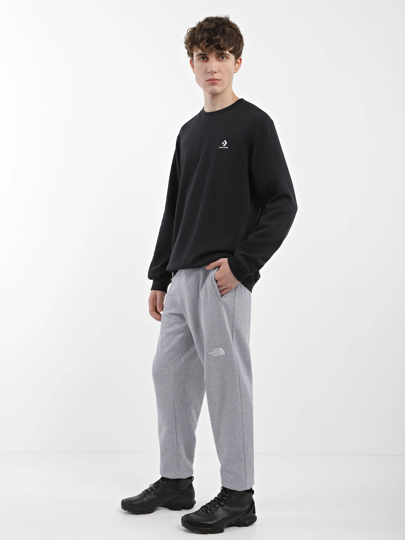 Худи и свитшоты CONVERSE Star Chevron Crew Vitality модель 10024510-001 Худи и свитшоты CONVERSE Star Chevron Crew Vitality модель 10024510-001 Фото