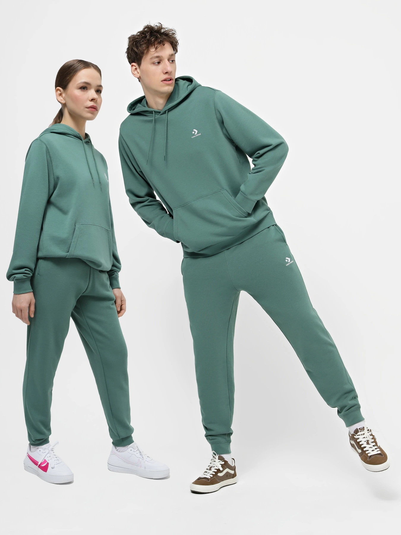 Штани CONVERSE STANDARD FIT WEARERS LEFT STAR модель 10023873-304 Штани CONVERSE STANDARD FIT WEARERS LEFT STAR модель 10023873-304 Фото