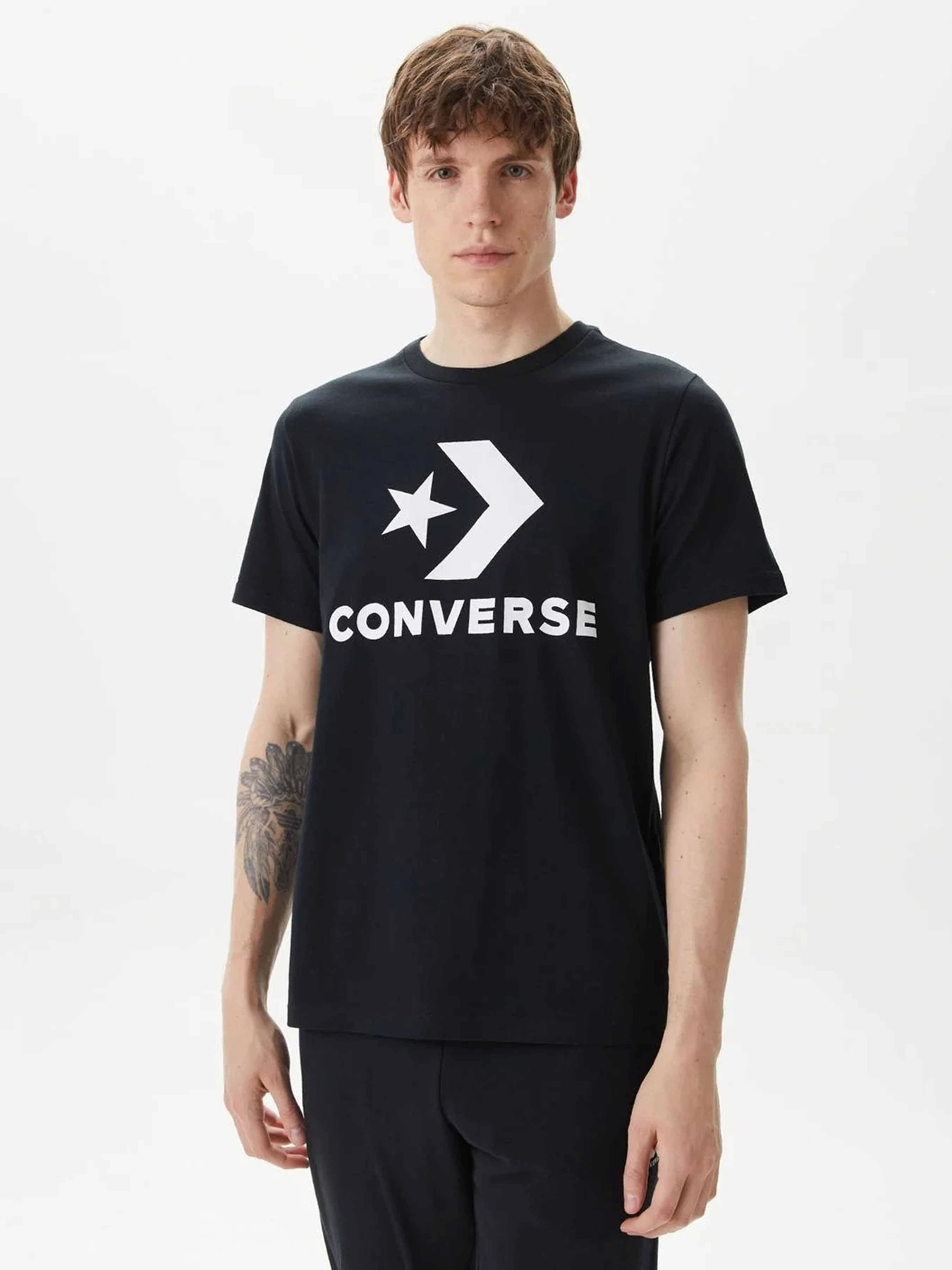 Футболки и поло CONVERSE STANDARD FIT CENTER FRONT LARG модель 10025458-001 Футболки и поло CONVERSE STANDARD FIT CENTER FRONT LARG модель 10025458-001 Фото