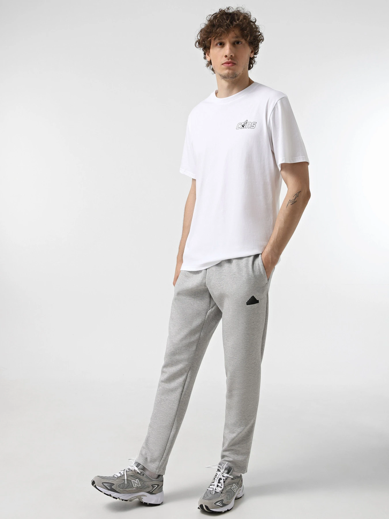 Футболки и поло CONVERSE CONS SKULL & CHROM ART модель 10026689-102 Футболки и поло CONVERSE CONS SKULL & CHROM ART модель 10026689-102 Фото