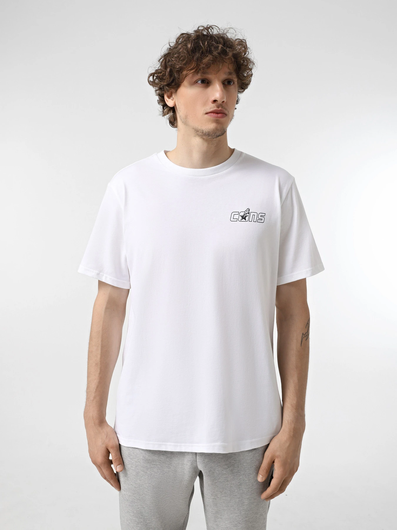 Футболки и поло CONVERSE CONS SKULL & CHROM ART модель 10026689-102 Футболки и поло CONVERSE CONS SKULL & CHROM ART модель 10026689-102 Фото