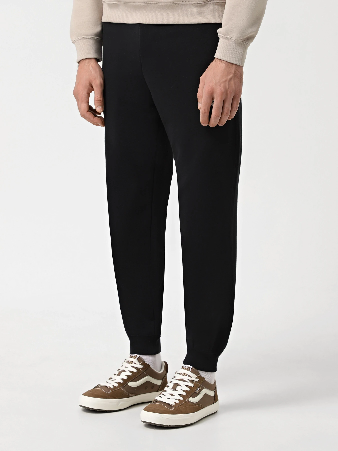Штани CONVERSE CORE CHUCK PATCH модель 10026982-001 Штани CONVERSE CORE CHUCK PATCH модель 10026982-001 Фото