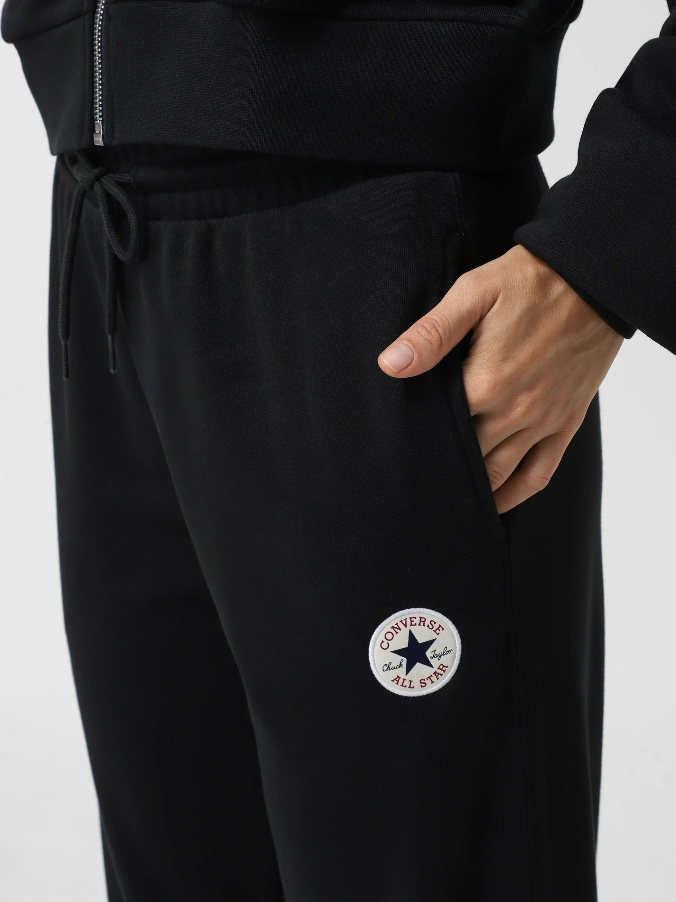 Штани CONVERSE CORE CHUCK PATCH модель 10026982-001 Штани CONVERSE CORE CHUCK PATCH модель 10026982-001 Фото