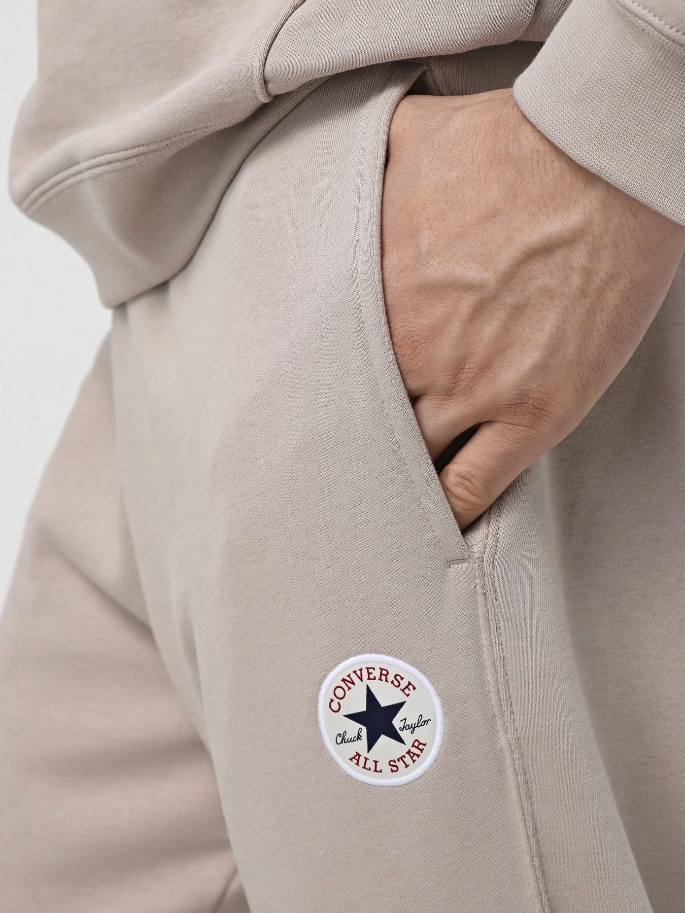 Штани CONVERSE CORE CHUCK PATCH модель 10026982-251 Штани CONVERSE CORE CHUCK PATCH модель 10026982-251 Фото
