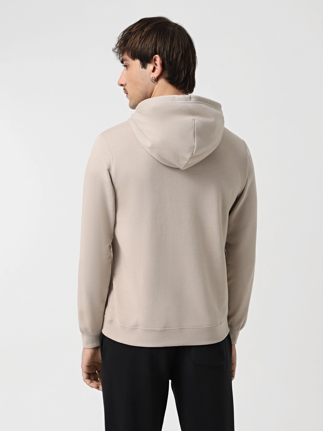 Худи и свитшоты CONVERSE STANDARD FIT CORE CHUCK PATCH модель 10026983-251 Худи и свитшоты CONVERSE STANDARD FIT CORE CHUCK PATCH модель 10026983-251 Фото