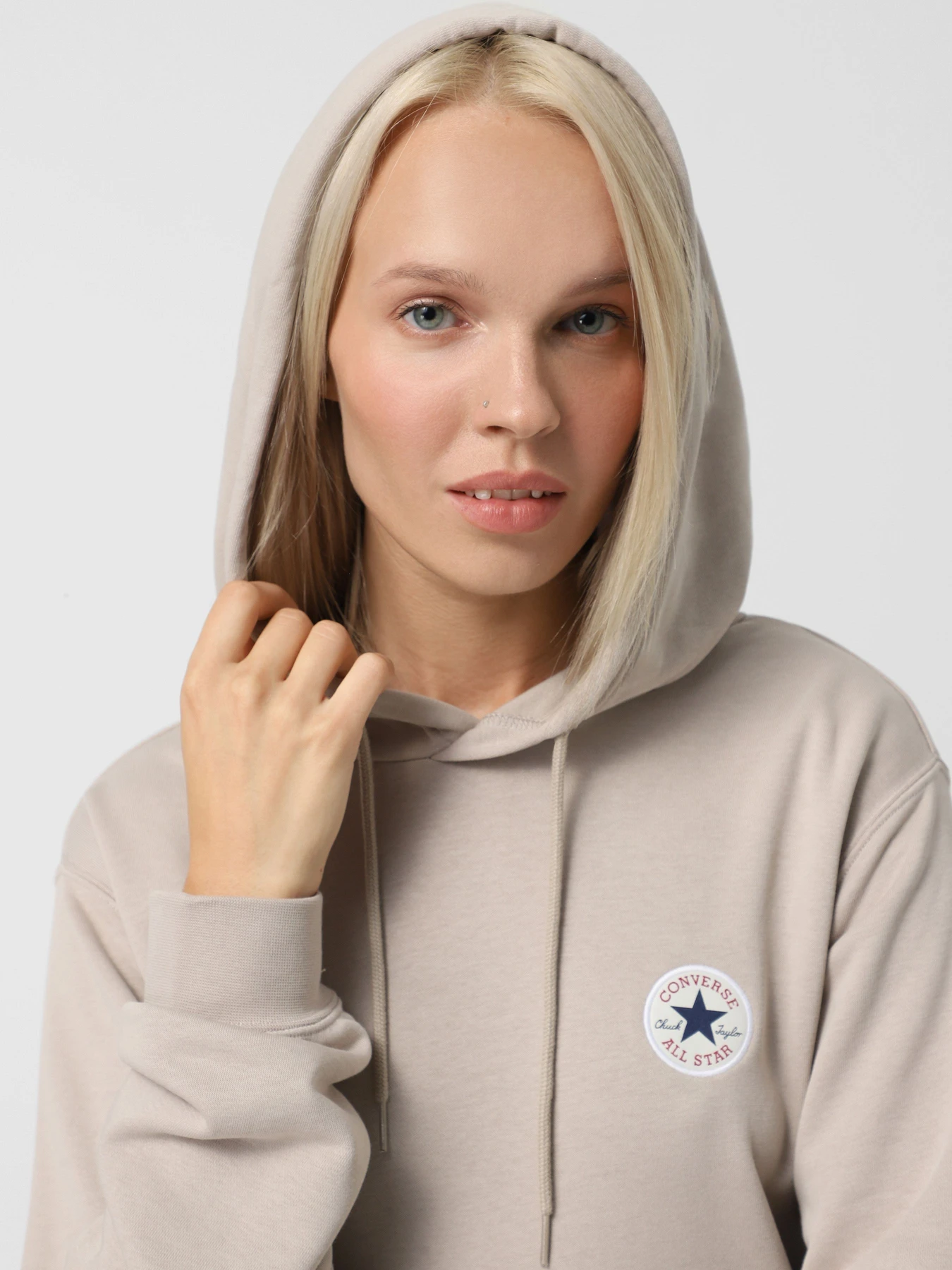Худи и свитшоты CONVERSE STANDARD FIT CORE CHUCK PATCH модель 10026983-251 Худи и свитшоты CONVERSE STANDARD FIT CORE CHUCK PATCH модель 10026983-251 Фото