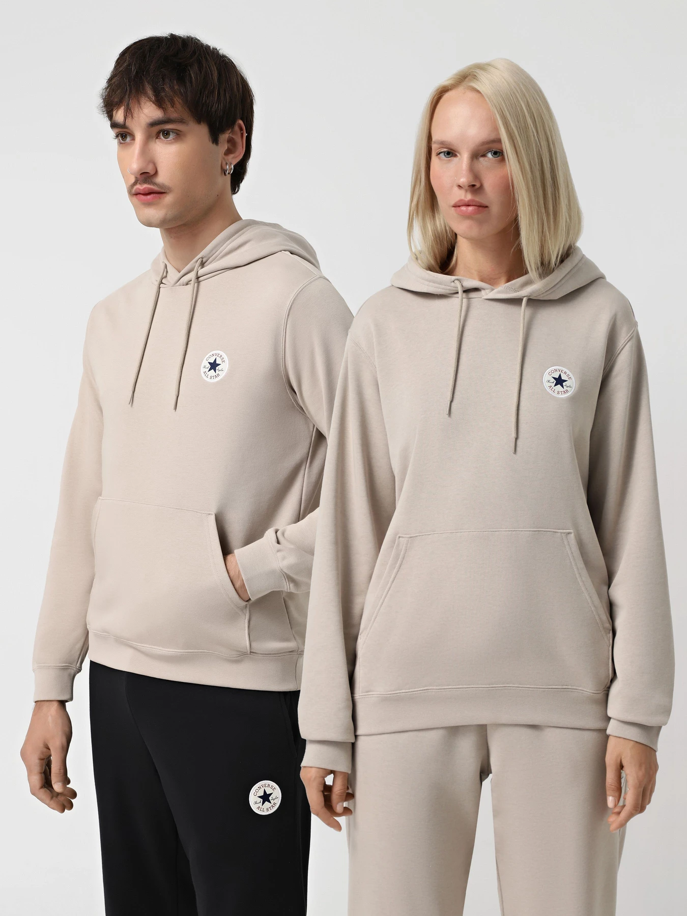 Худи и свитшоты CONVERSE STANDARD FIT CORE CHUCK PATCH модель 10026983-251 Худи и свитшоты CONVERSE STANDARD FIT CORE CHUCK PATCH модель 10026983-251 Фото