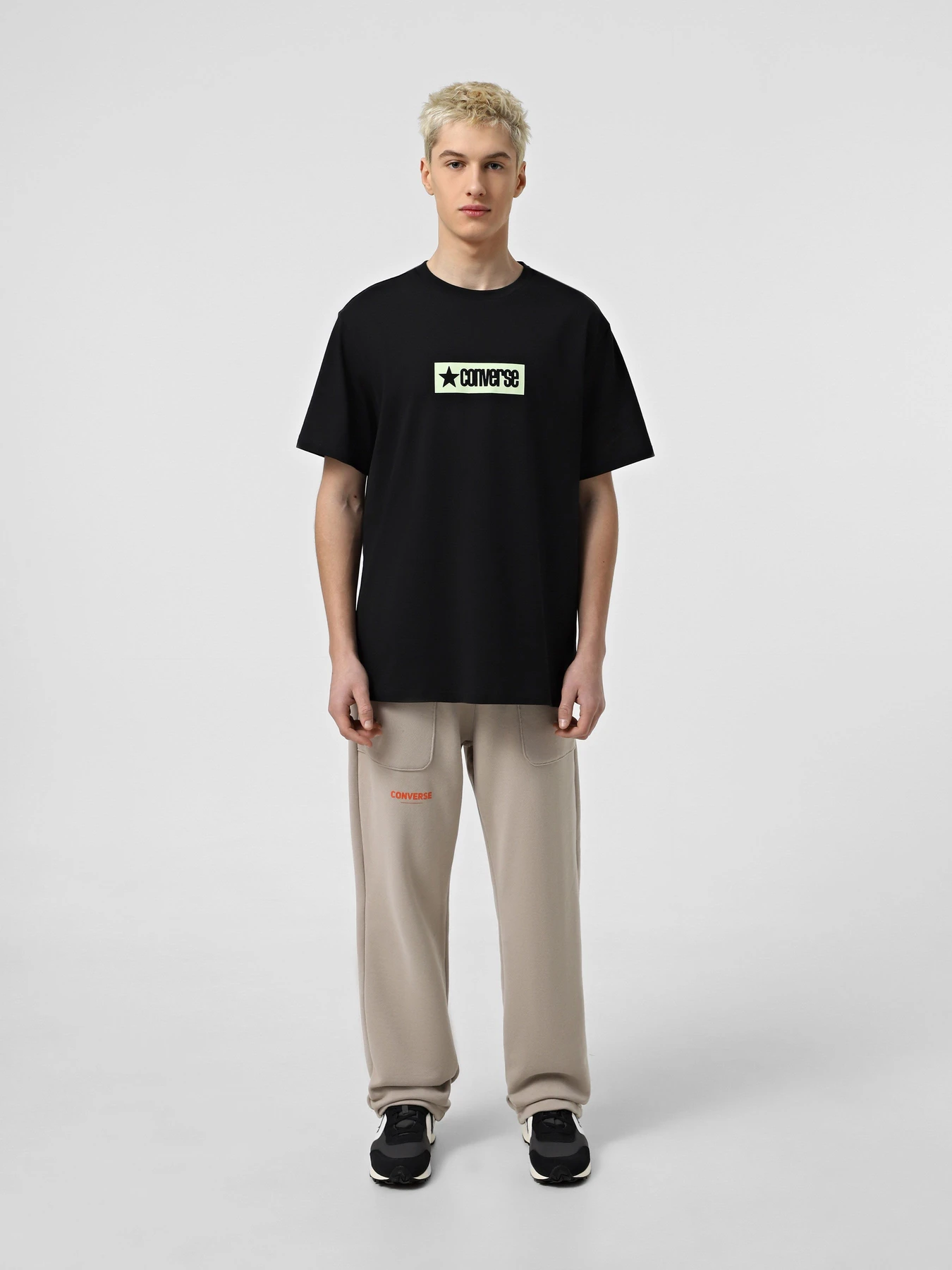 Штани CONVERSE WORDMARK FIT GRAPHIC модель 10027359-251 Штани CONVERSE WORDMARK FIT GRAPHIC модель 10027359-251 Фото