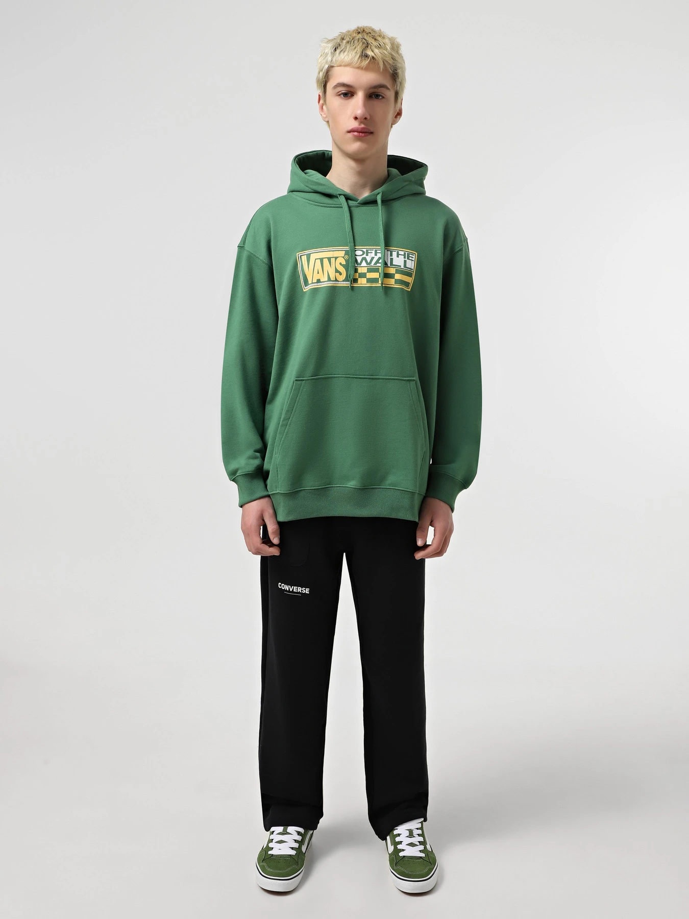 Брюки CONVERSE WORDMARK FIT GRAPHIC модель 10027359-001 Брюки CONVERSE WORDMARK FIT GRAPHIC модель 10027359-001 Фото