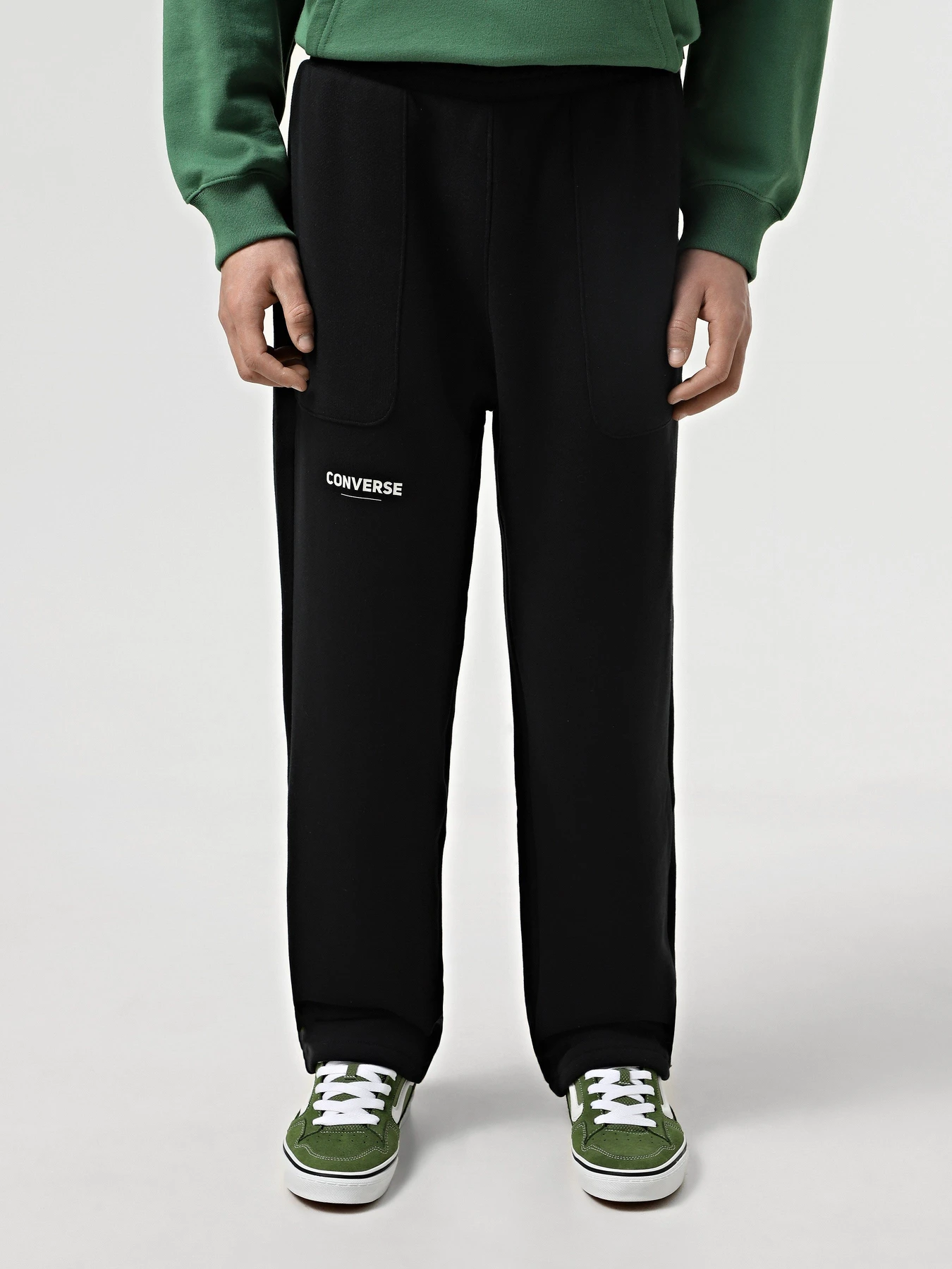 Брюки CONVERSE WORDMARK FIT GRAPHIC модель 10027359-001 Брюки CONVERSE WORDMARK FIT GRAPHIC модель 10027359-001 Фото
