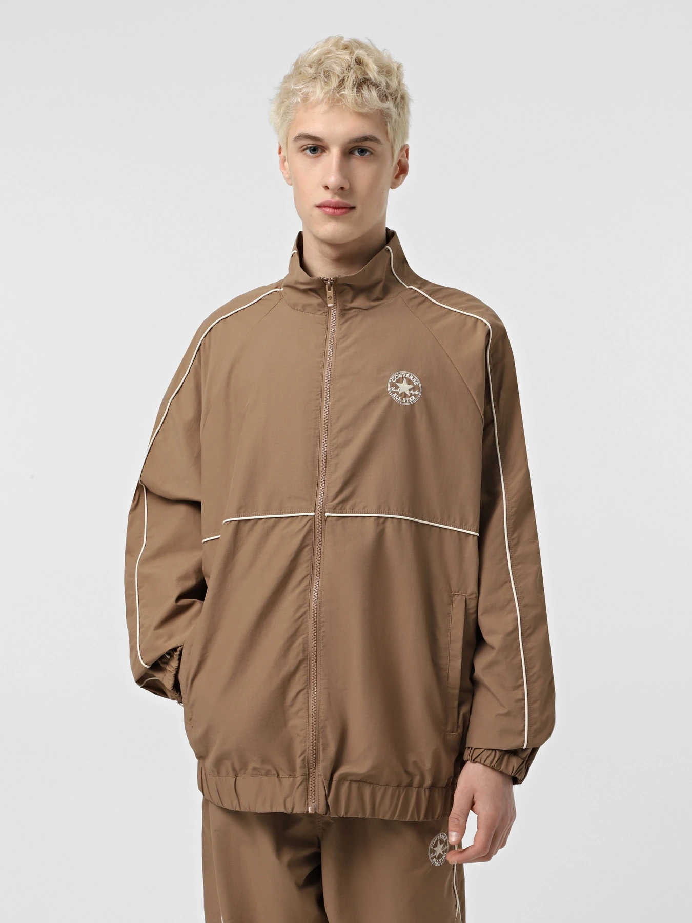 Куртки та дублянки CONVERSE RETRO CHUCK ELEVATED STARSPRIN модель 10026708-230 Куртки та дублянки CONVERSE RETRO CHUCK ELEVATED STARSPRIN модель 10026708-230 Фото