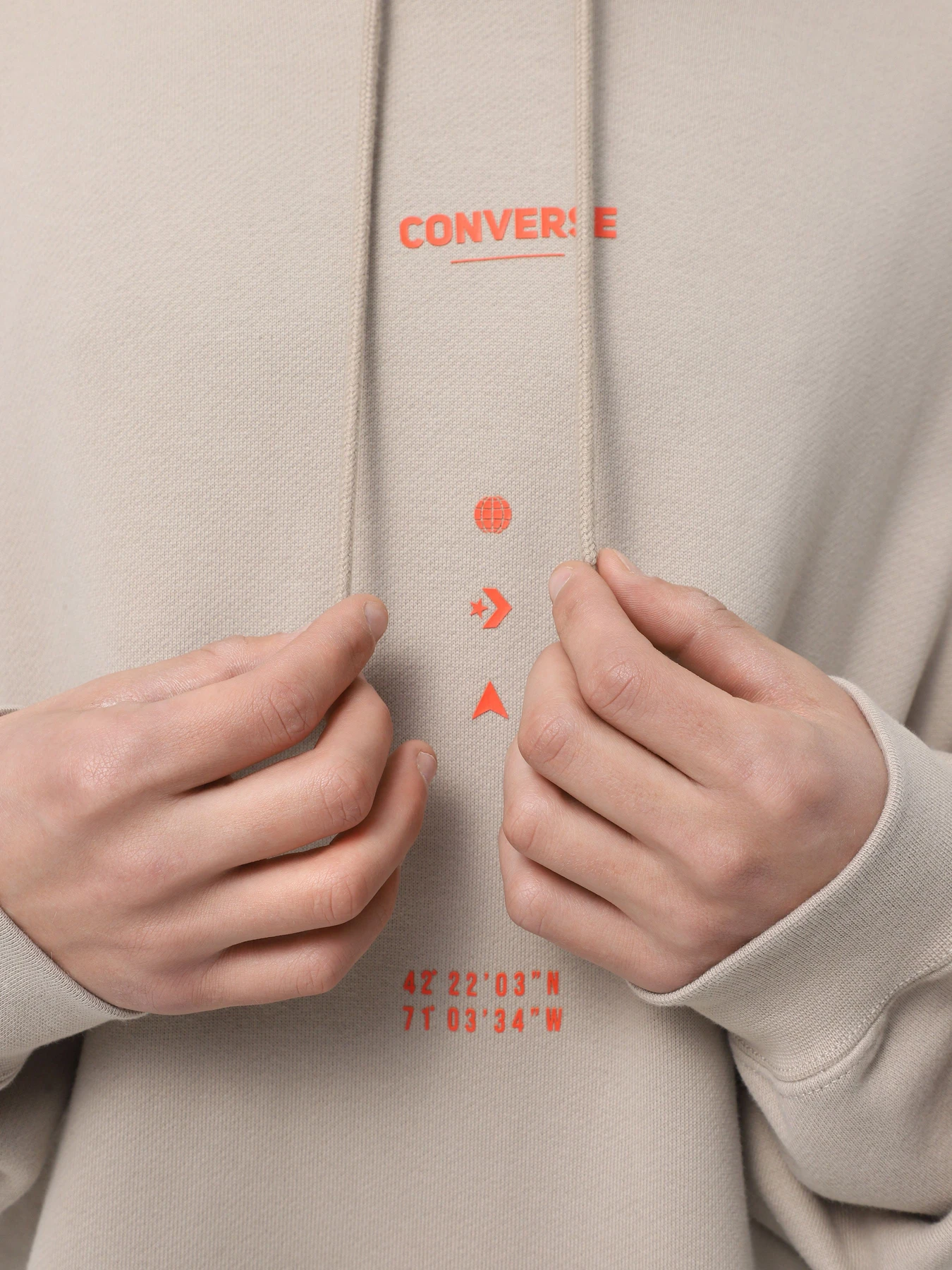 Худи и свитшоты CONVERSE WORDMARK LOOSE FIT GRAPHIC модель 10027360-251 Худи и свитшоты CONVERSE WORDMARK LOOSE FIT GRAPHIC модель 10027360-251 Фото