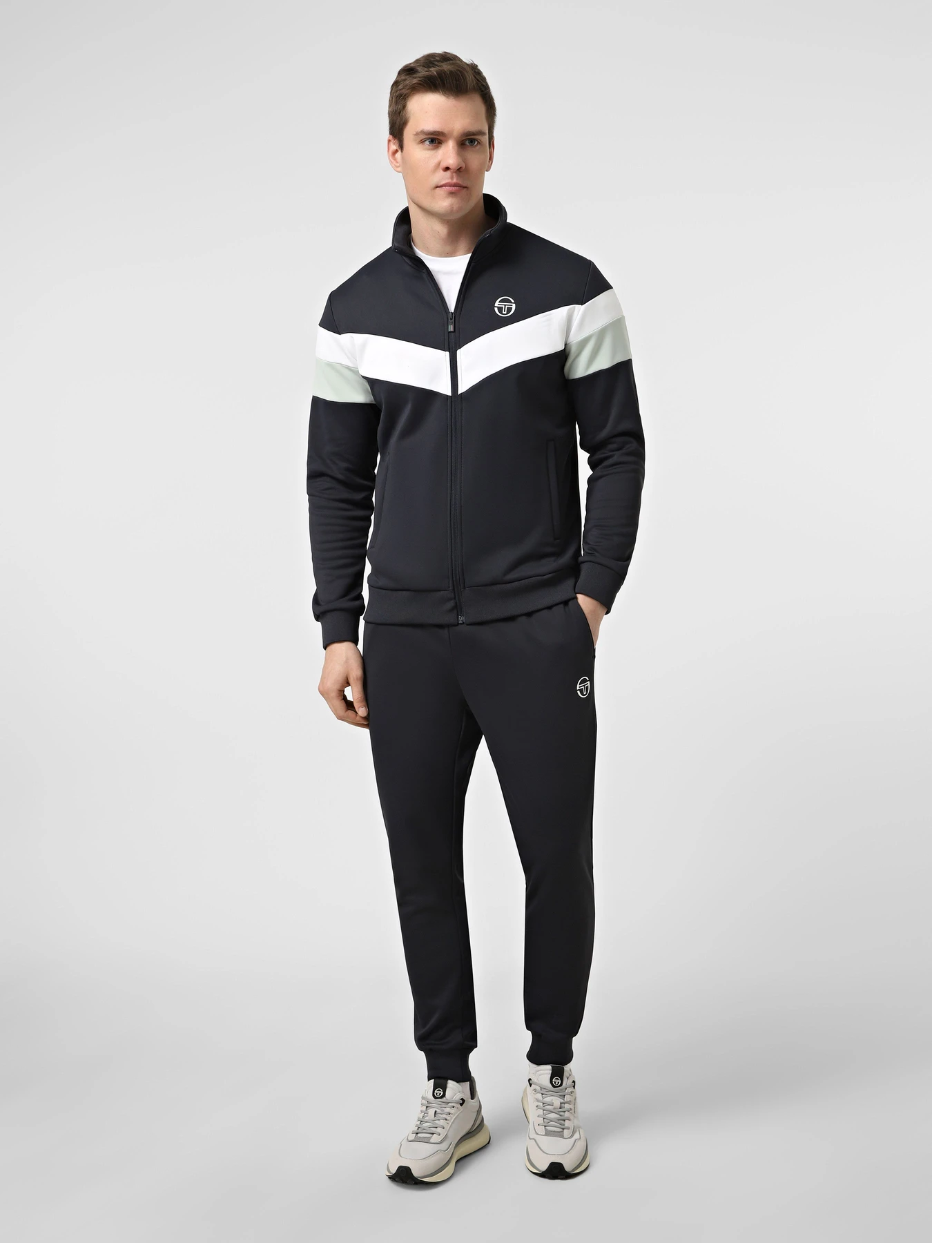 Костюмы Sergio Tacchini NICOLO TRACKSUIT модель STA261M402-02 Костюмы Sergio Tacchini NICOLO TRACKSUIT модель STA261M402-02 Фото
