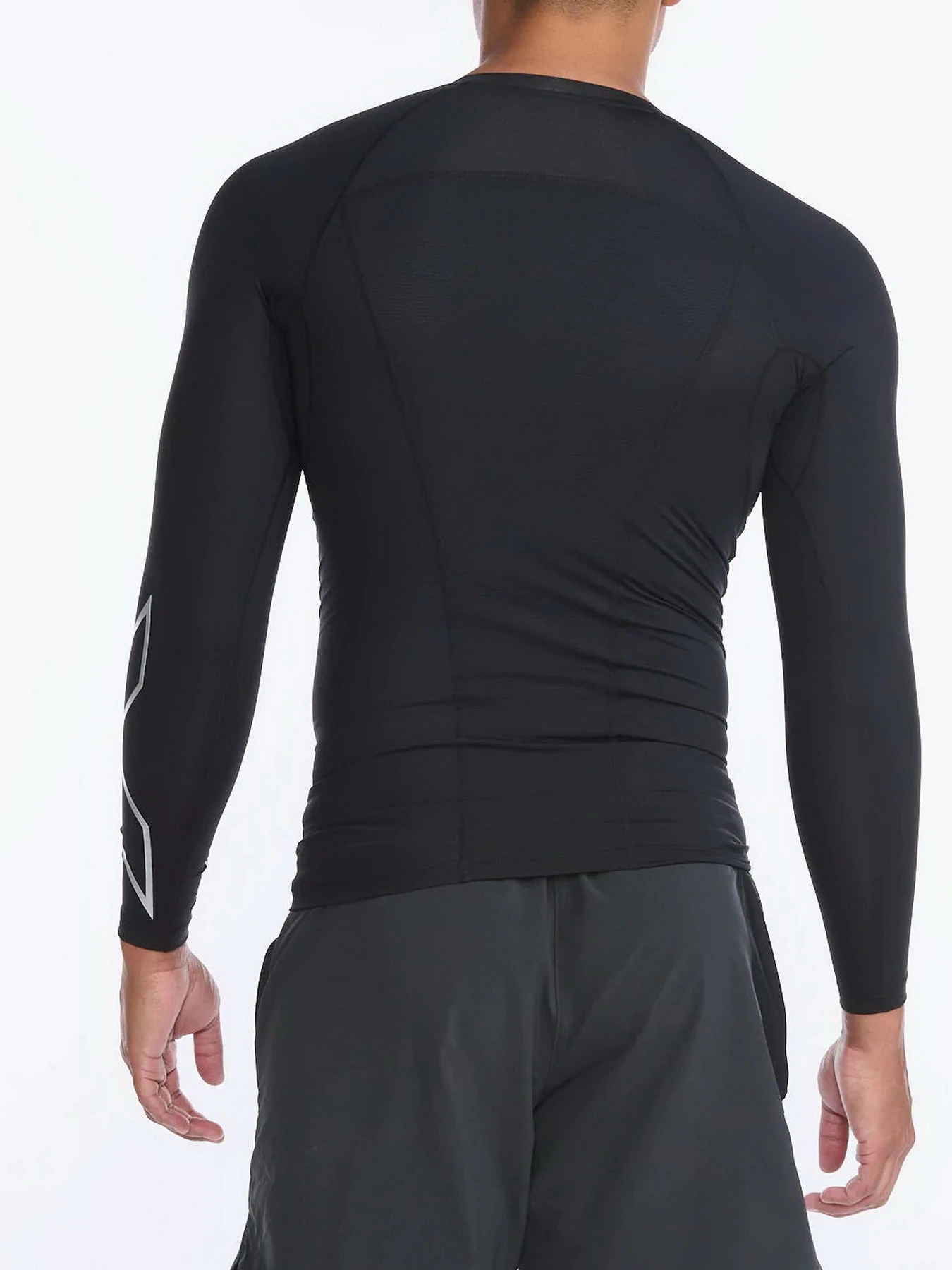 Худи и свитшоты 2XU Core модель MA6398a-BLK/SIL Худи и свитшоты 2XU Core модель MA6398a-BLK/SIL Фото
