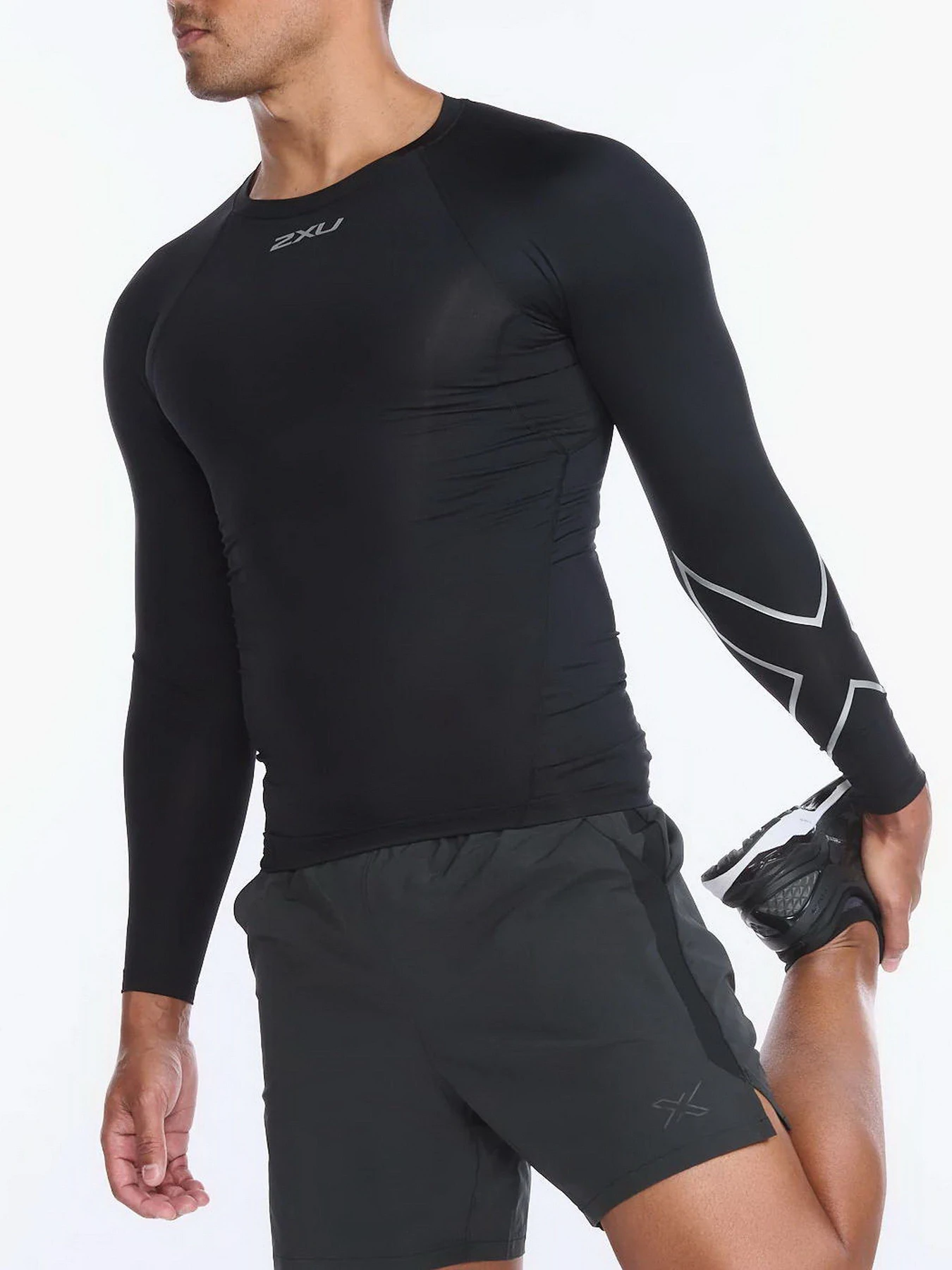 Худи и свитшоты 2XU Core модель MA6398a-BLK/SIL Худи и свитшоты 2XU Core модель MA6398a-BLK/SIL Фото