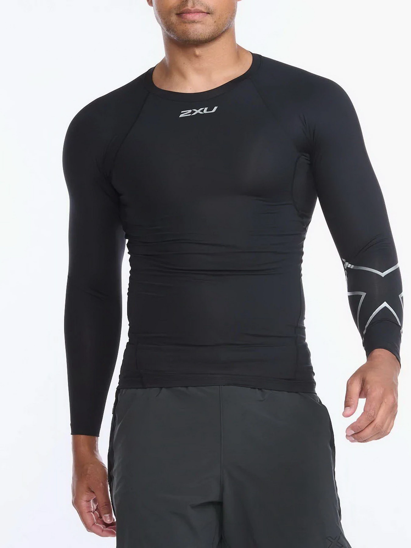 Худи и свитшоты 2XU Core модель MA6398a-BLK/SIL Худи и свитшоты 2XU Core модель MA6398a-BLK/SIL Фото