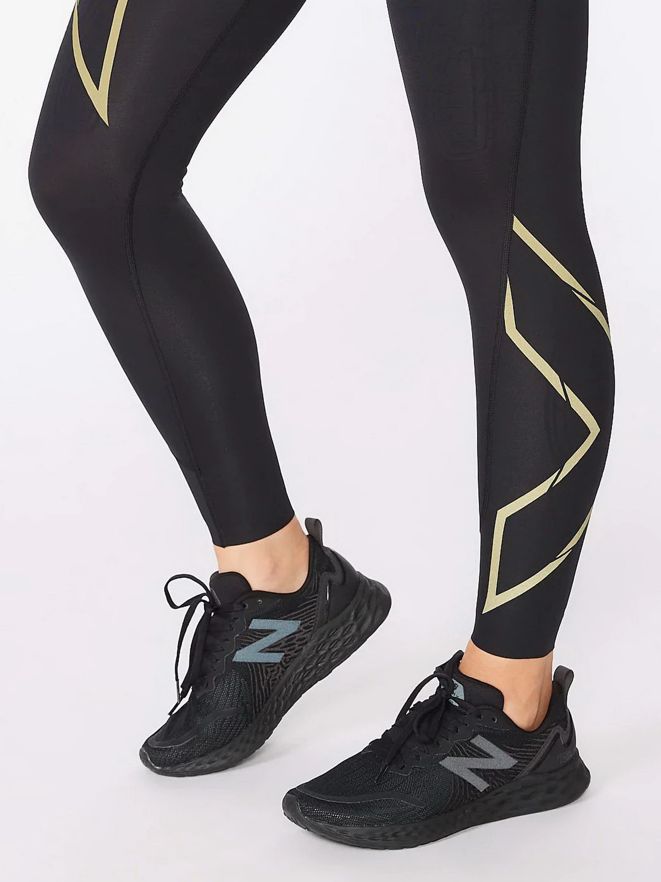 Штани 2XU Light Speed Mid-Rise модель WA6523b-BLK/GRF Штани 2XU Light Speed Mid-Rise модель WA6523b-BLK/GRF Фото