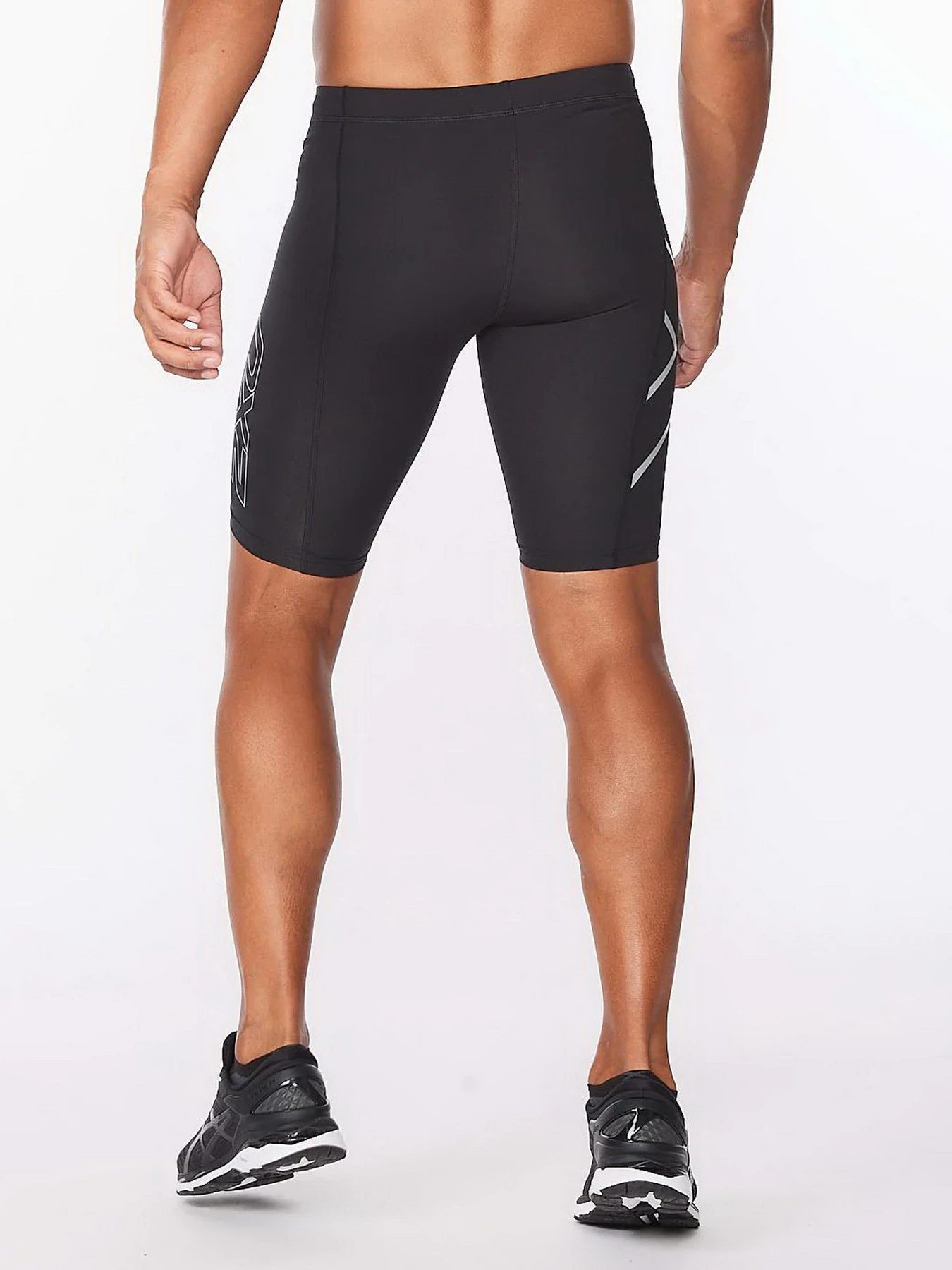 Шорти 2XU Core модель MA3851b-BLK/SIL Шорти 2XU Core модель MA3851b-BLK/SIL Фото