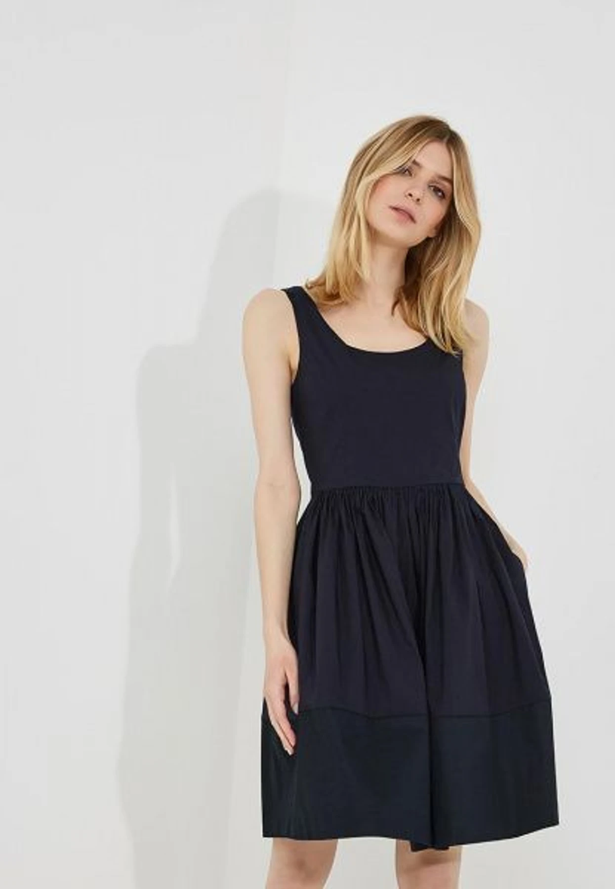 Платья Emporio Armani модель 3Z2A63-2N2IZ-0920 Фото