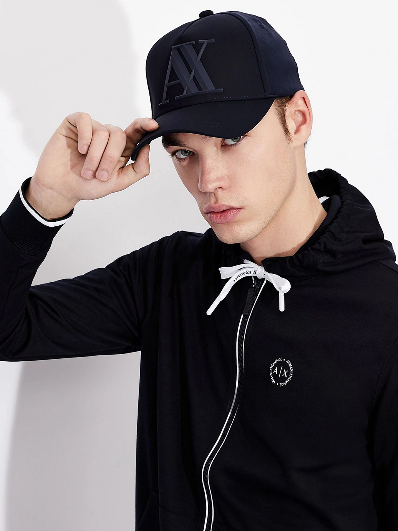 Шапки та кепки Armani Exchange модель 954079-CC518-37735 Шапки та кепки Armani Exchange модель 954079-CC518-37735 Фото