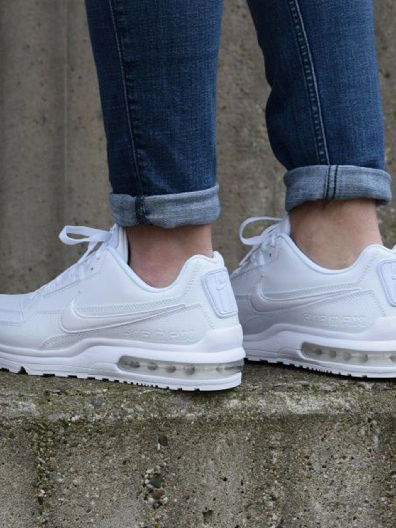 Кросівки NIKE AIR MAX LTD 3 модель 687977-111 Фото
