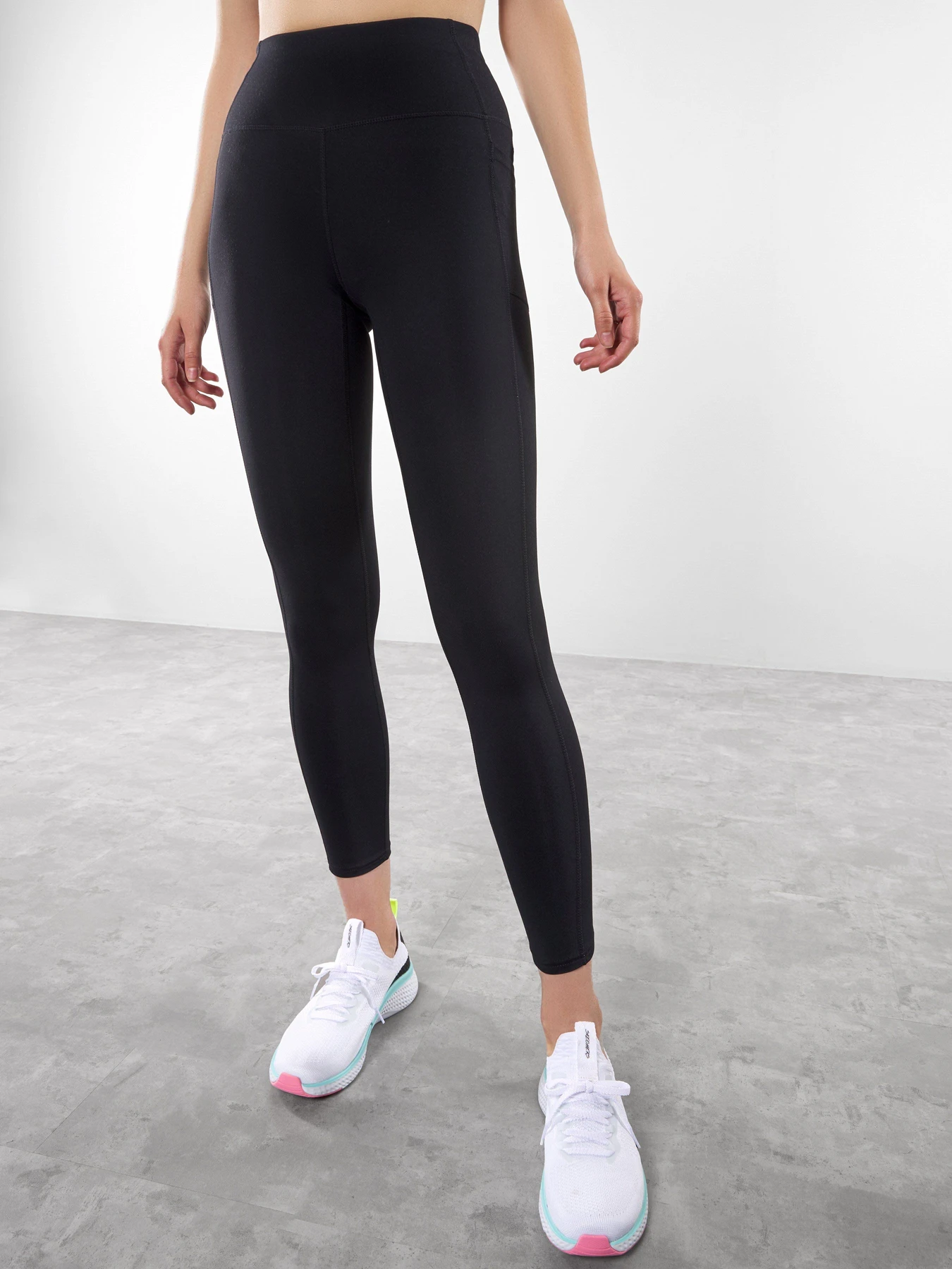 Штани Skechers GOWALK FL HW LEGGING модель W03LG30B BLK Штани Skechers GOWALK FL HW LEGGING модель W03LG30B BLK Фото