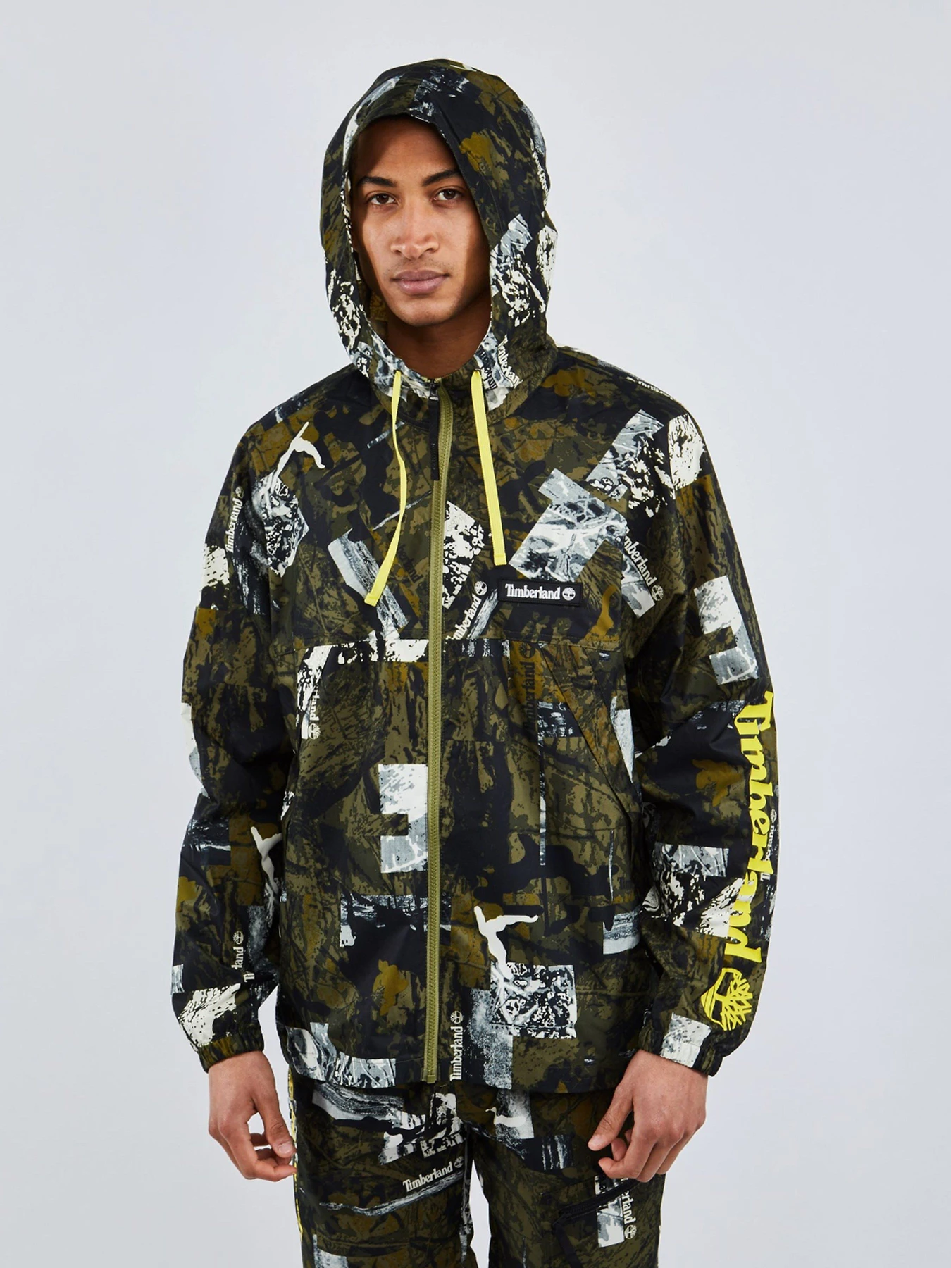 Куртки та дублянки Timberland Urban Camo Windbreaker модель TB0A28CCZ52 Фото