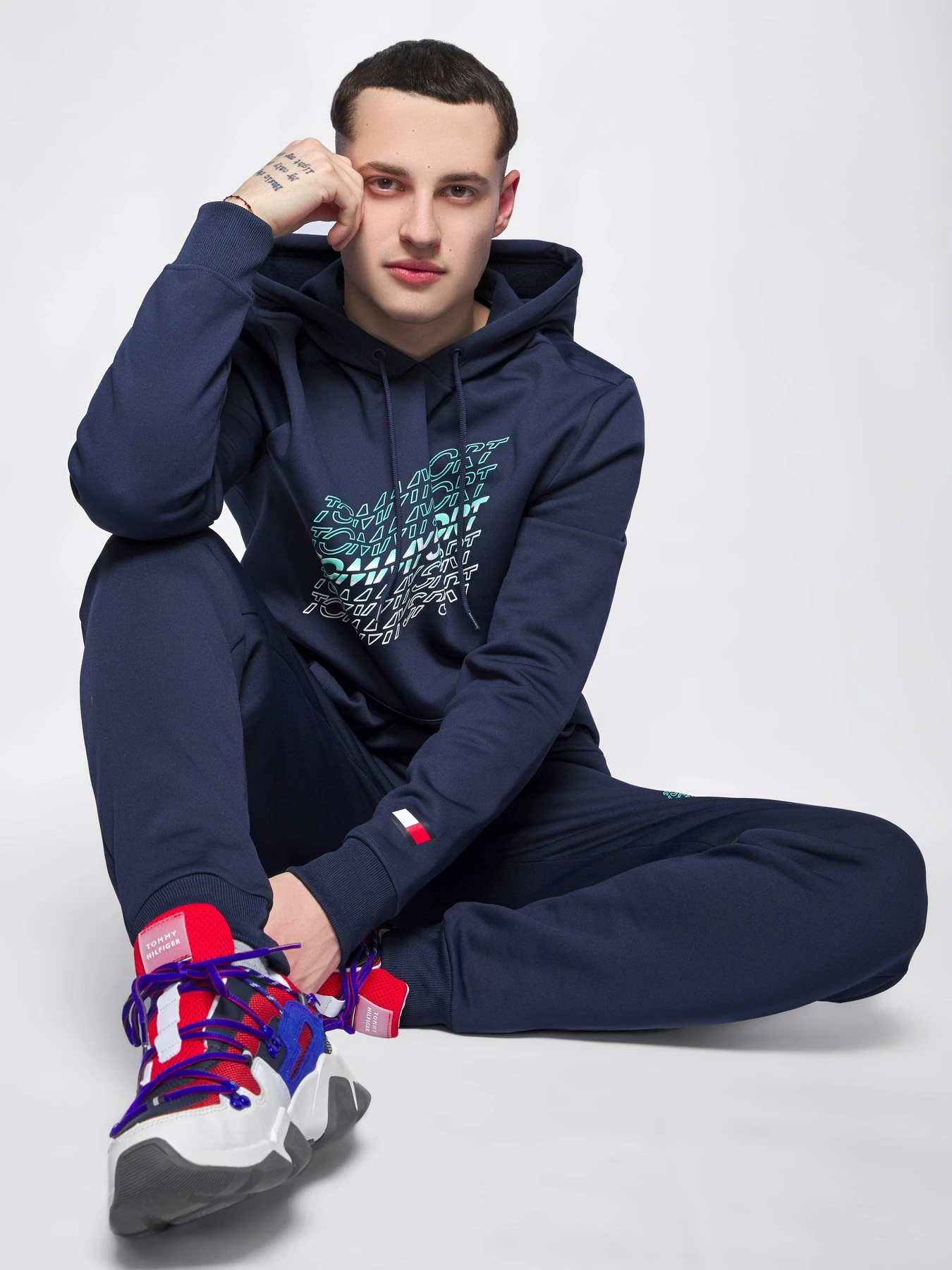 Худи и свитшоты Tommy Hilfiger модель S20S200343-CBK Фото