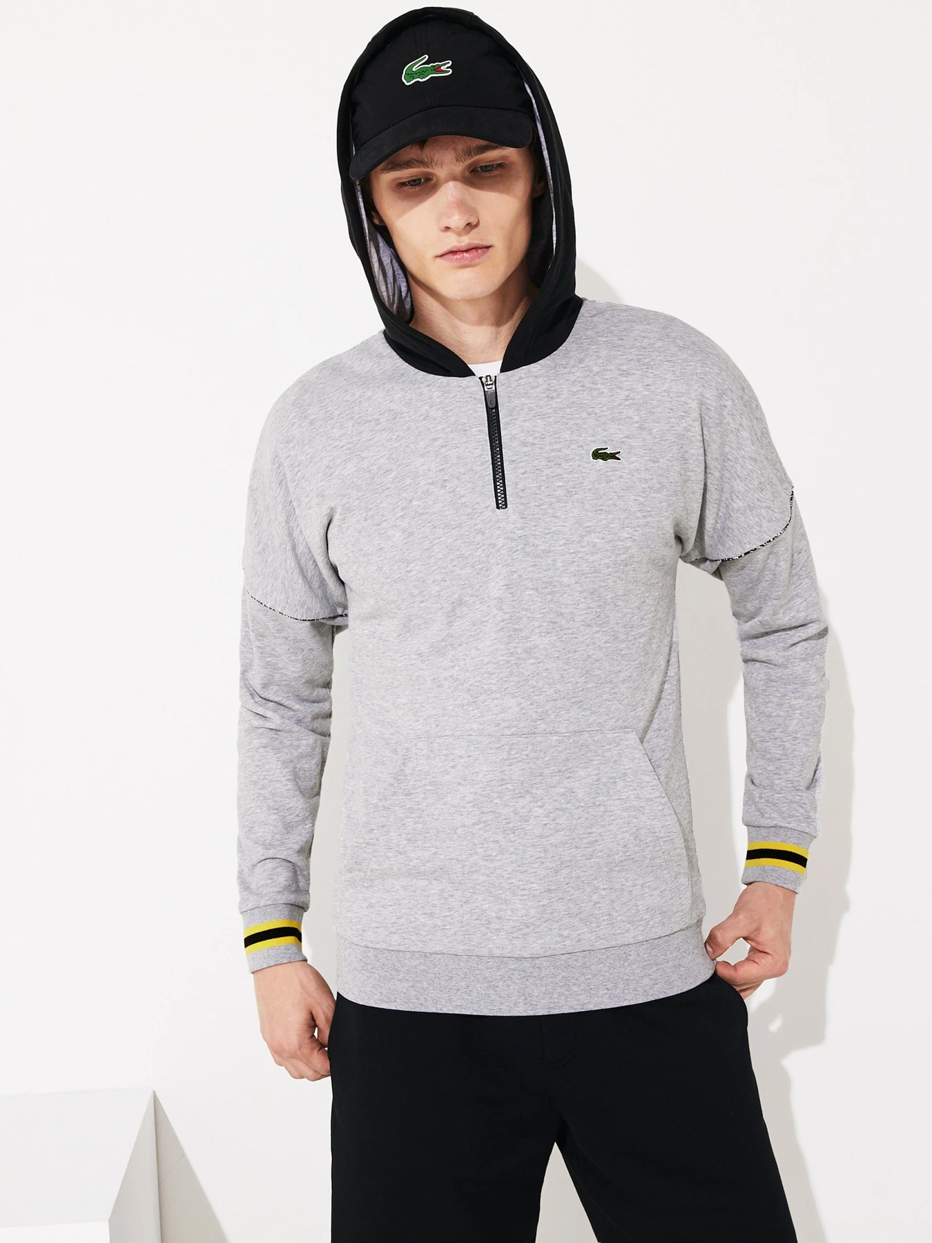 Худи и свитшоты Lacoste модель SH4889YAB Фото