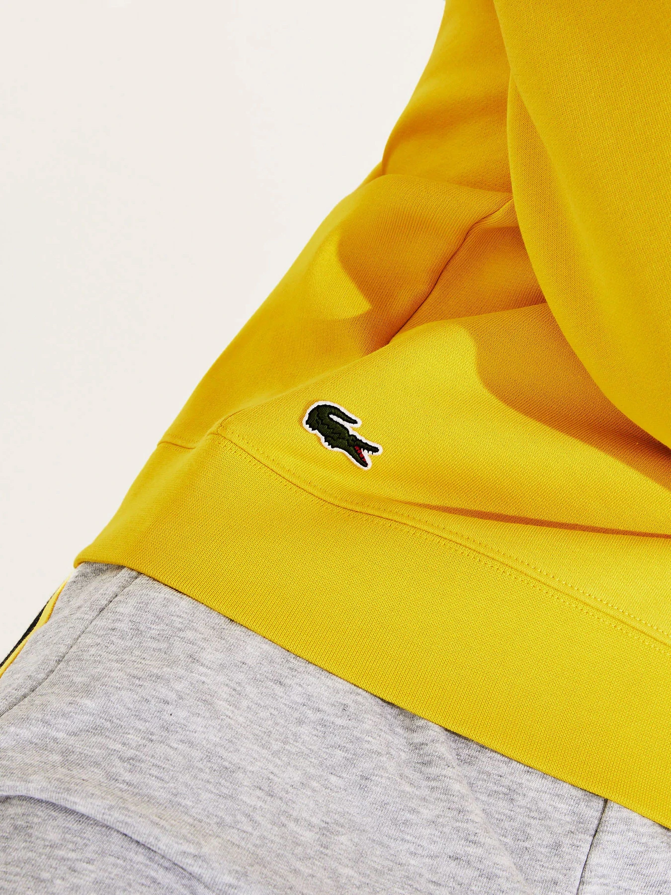 Худі та світшоти Lacoste модель SH4899RUZ Худі та світшоти Lacoste модель SH4899RUZ Фото
