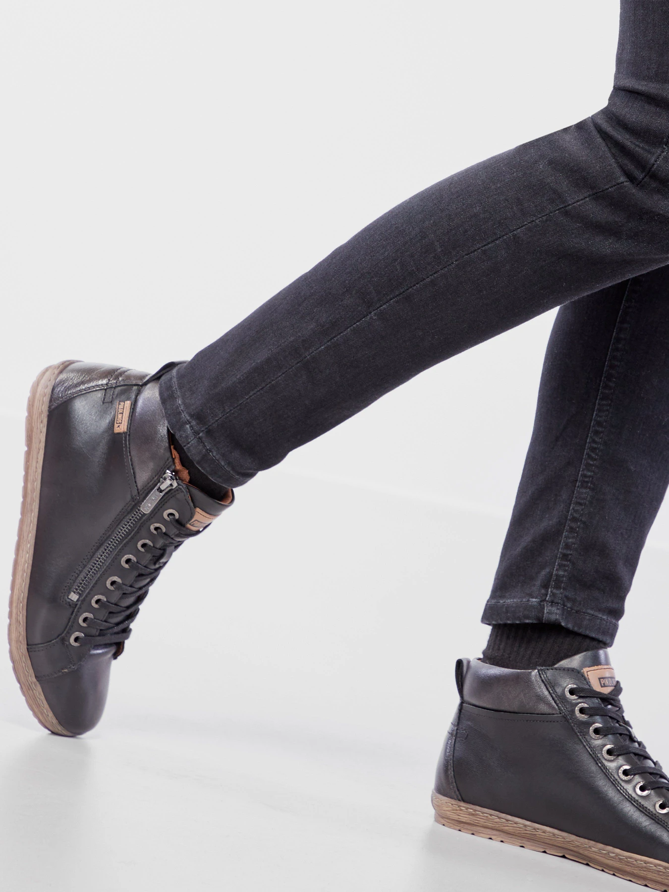 Ботинки и сапоги PIKOLINOS Lagos 901 модель 901-8768C2-BLACK Фото