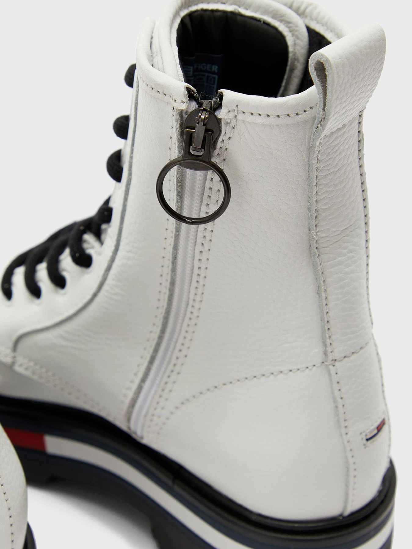 Ботинки и сапоги Tommy Hilfiger модель EN0EN01070-YBR Ботинки и сапоги Tommy Hilfiger модель EN0EN01070-YBR Фото