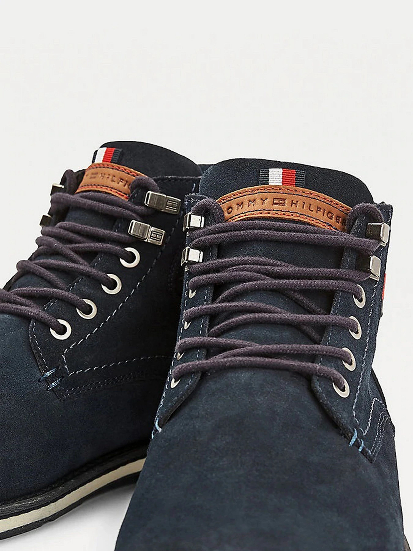 Ботинки и сапоги Tommy Hilfiger модель FM0FM03061-DW5 Ботинки и сапоги Tommy Hilfiger модель FM0FM03061-DW5 Фото