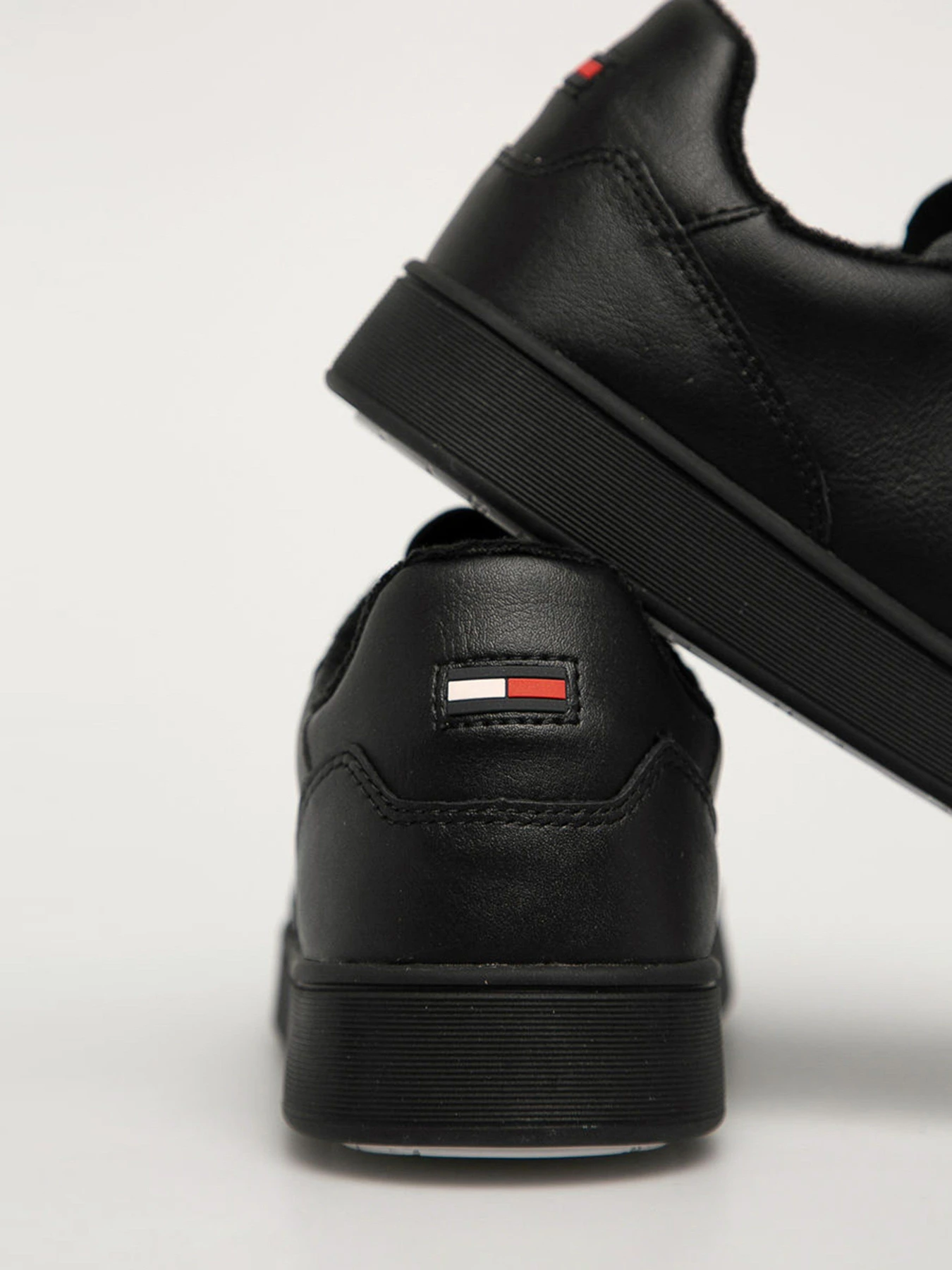 Кеди Tommy Hilfiger Essential модель EM0EM00573-BDS Кеди Tommy Hilfiger Essential модель EM0EM00573-BDS Фото