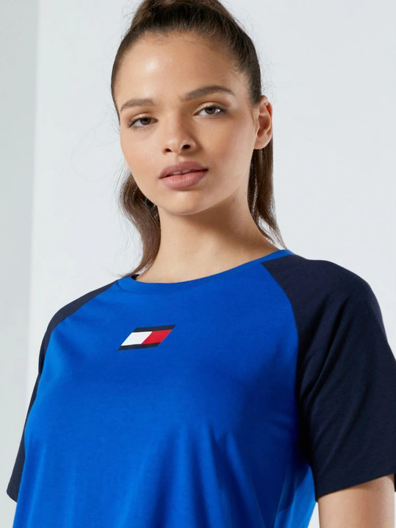 Футболки і поло Tommy Hilfiger модель S10S100625-C65 Футболки і поло Tommy Hilfiger модель S10S100625-C65 Фото