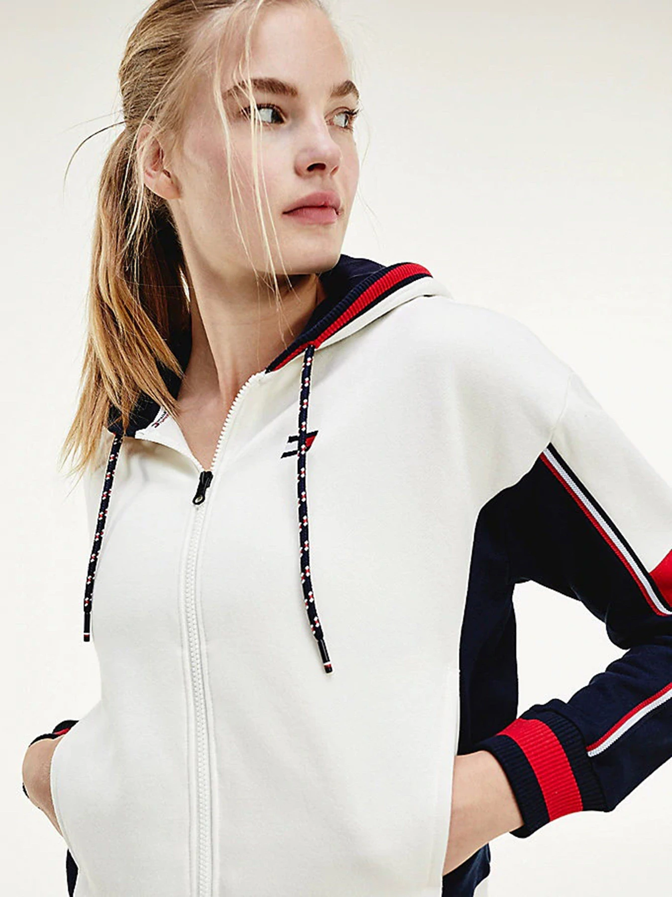 Худи и свитшоты Tommy Hilfiger модель S10S100763-YBI Фото
