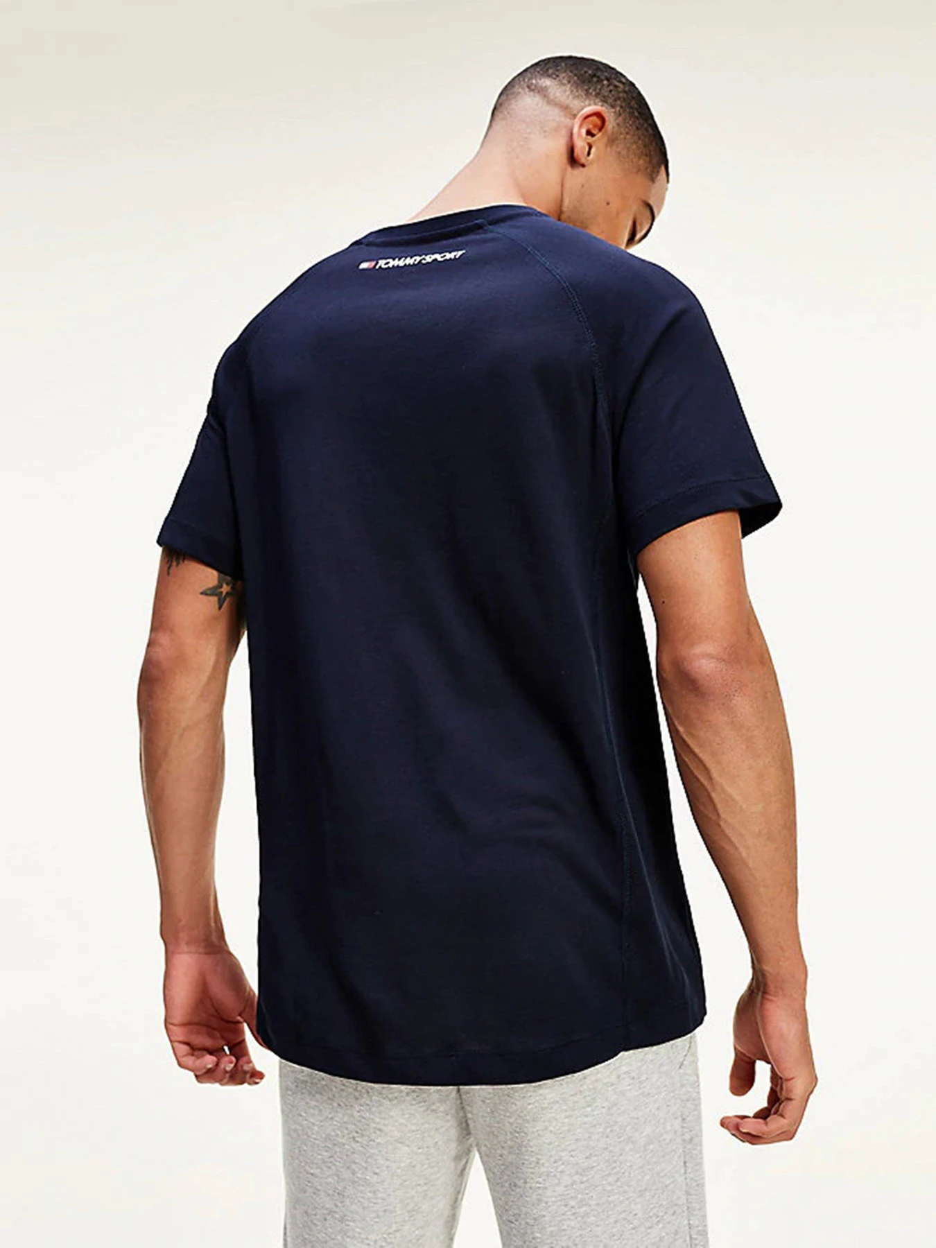 Футболки и поло Tommy Hilfiger ICONS модель S20S200502-DW5 Футболки и поло Tommy Hilfiger ICONS модель S20S200502-DW5 Фото